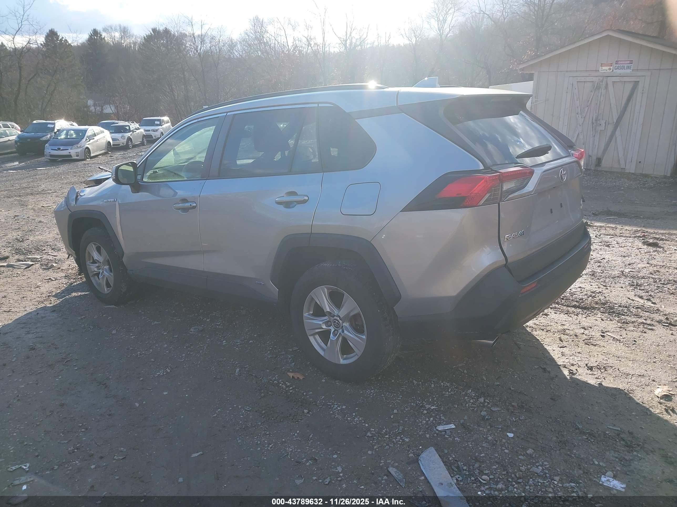 TOYOTA RAV4 image 3