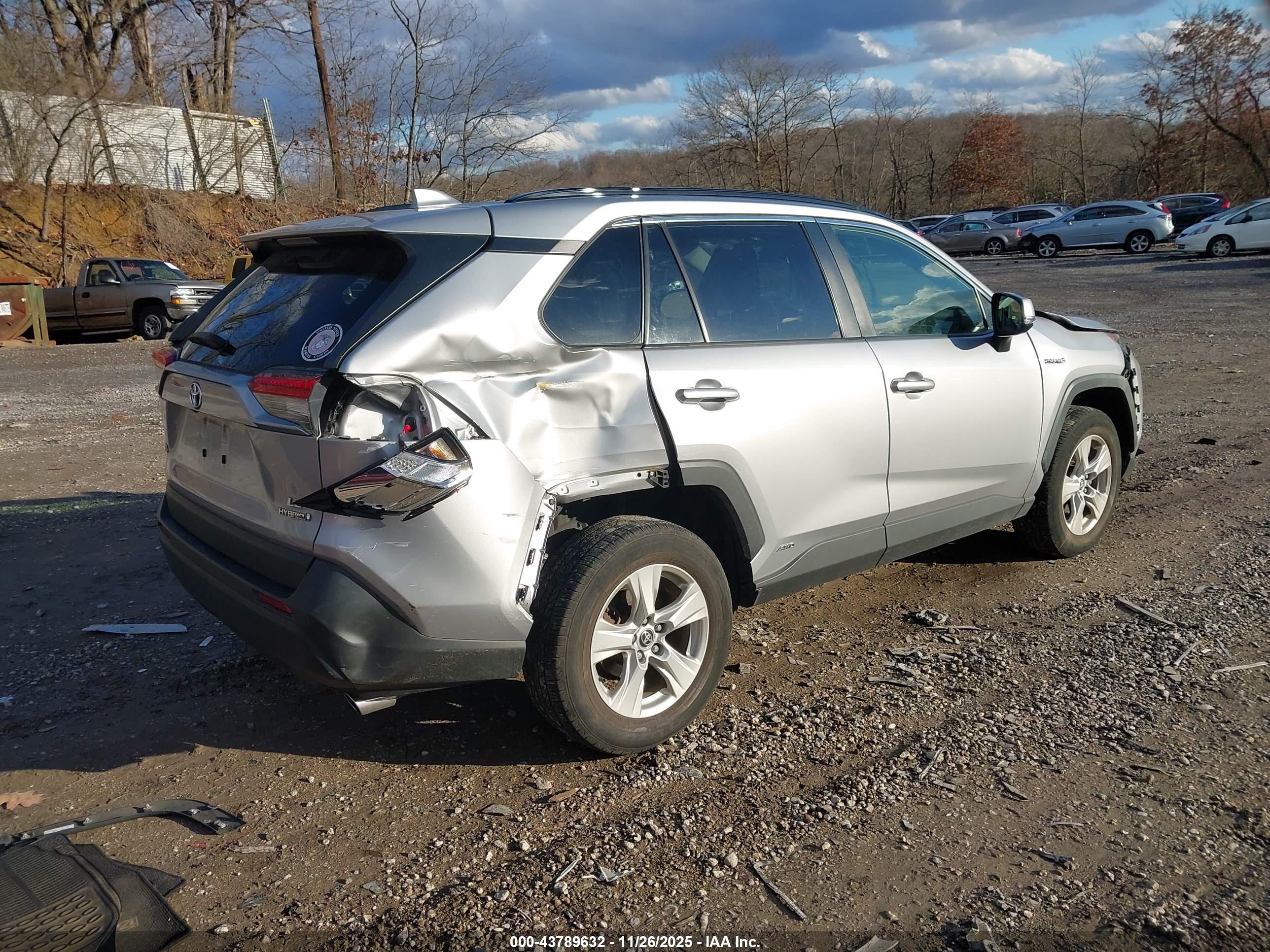 TOYOTA RAV4 image 4