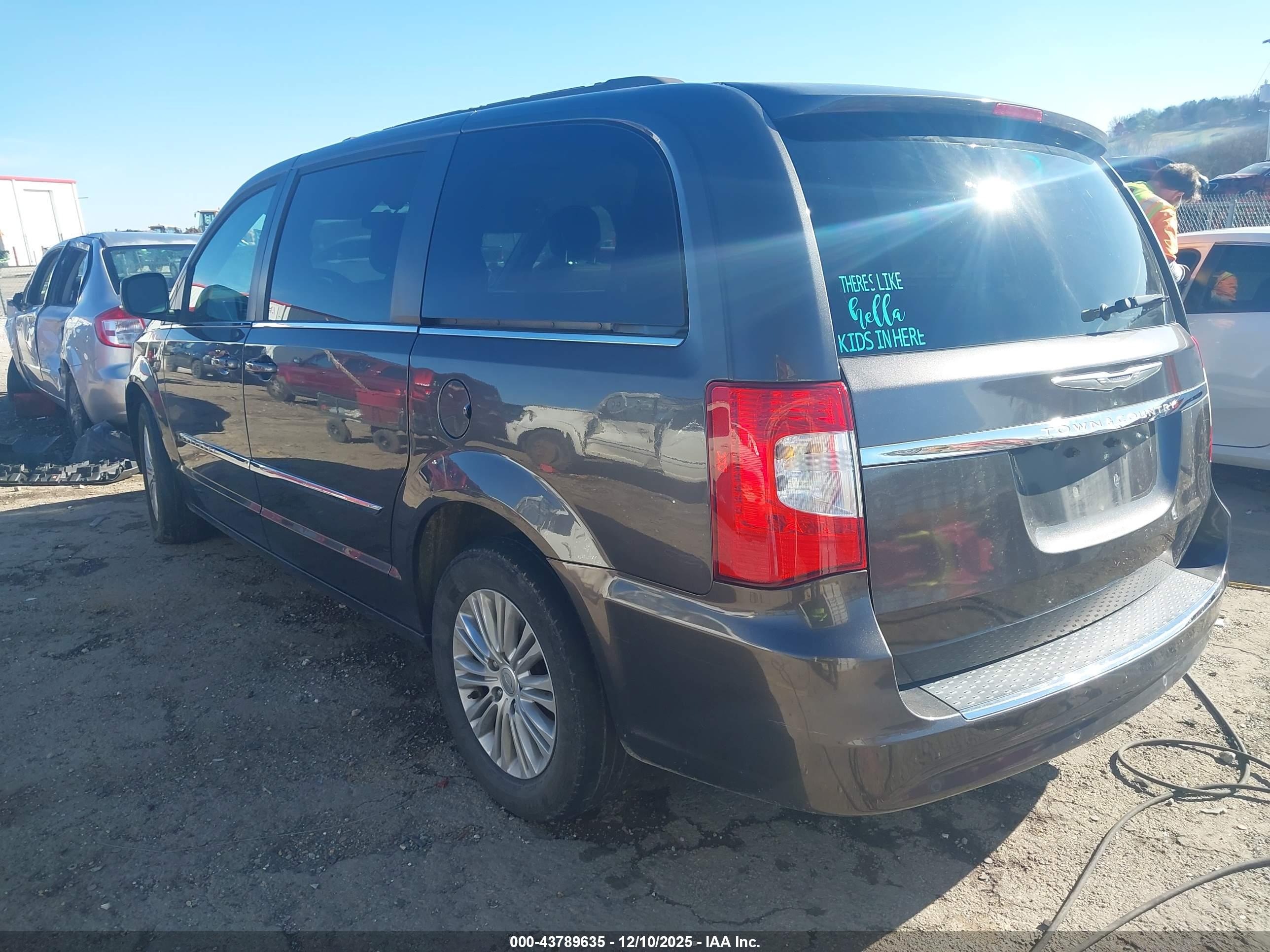 CHRYSLER TOWN image 3