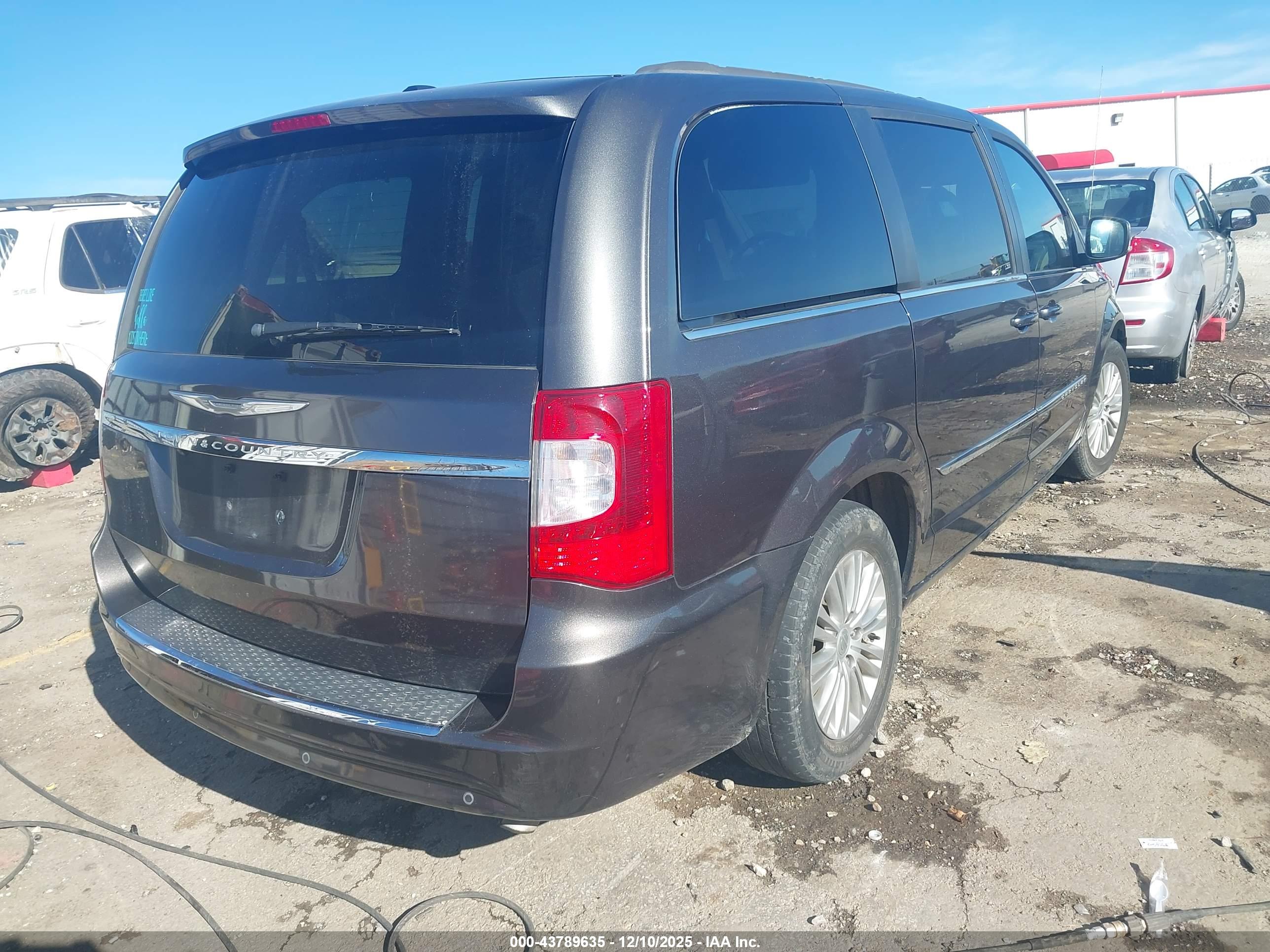 CHRYSLER TOWN image 4