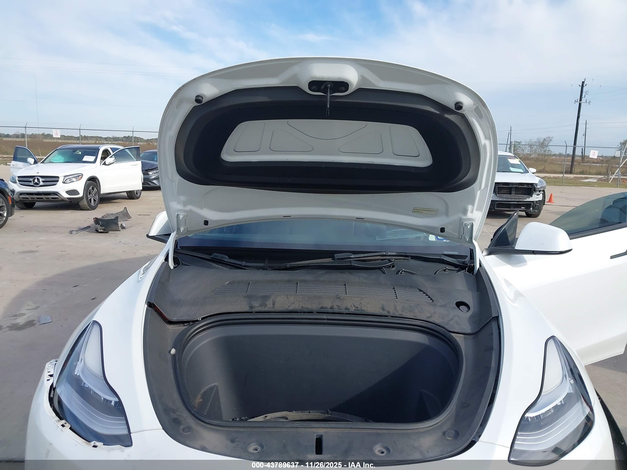 TESLA MODEL image 10