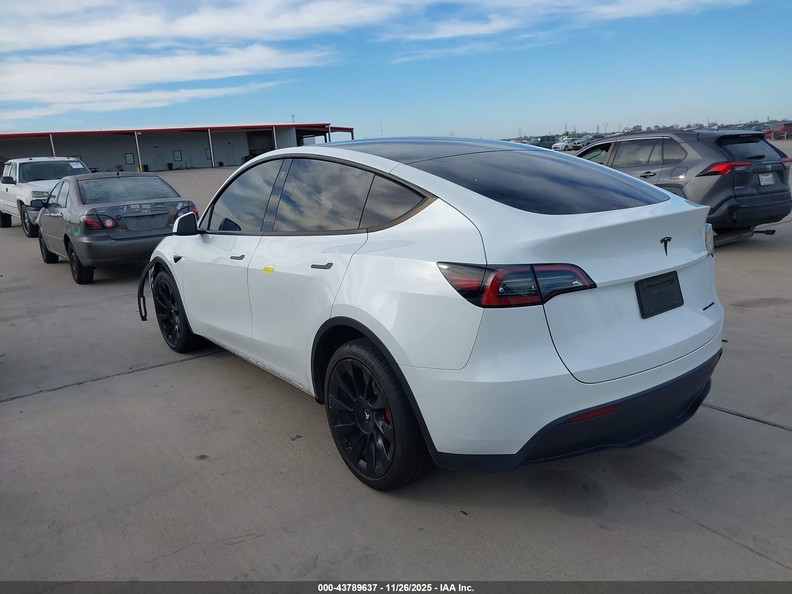 TESLA MODEL image 3