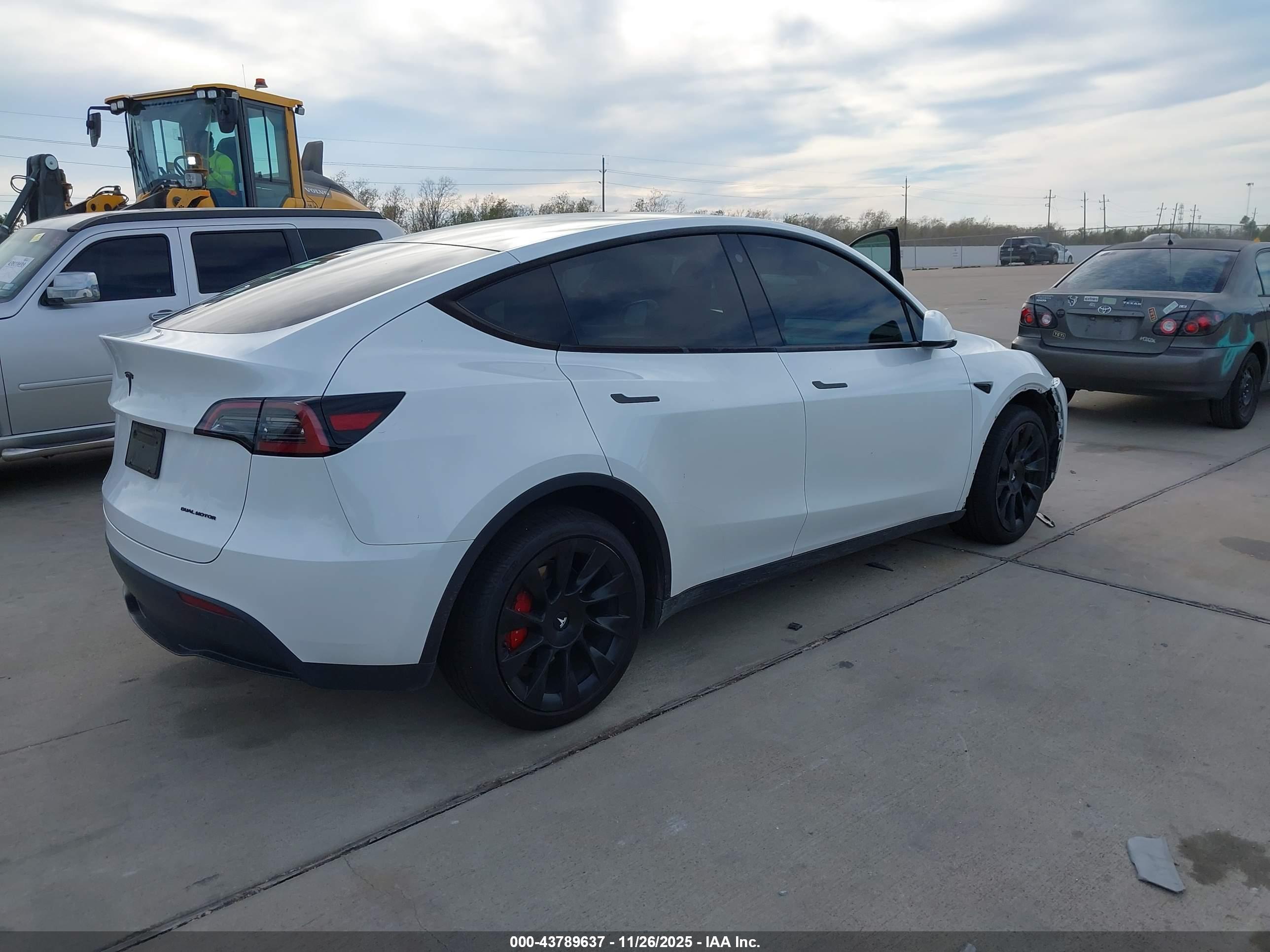 TESLA MODEL image 4