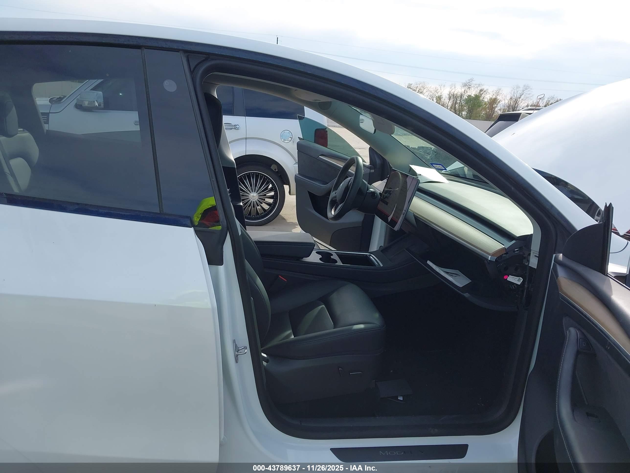 TESLA MODEL image 5