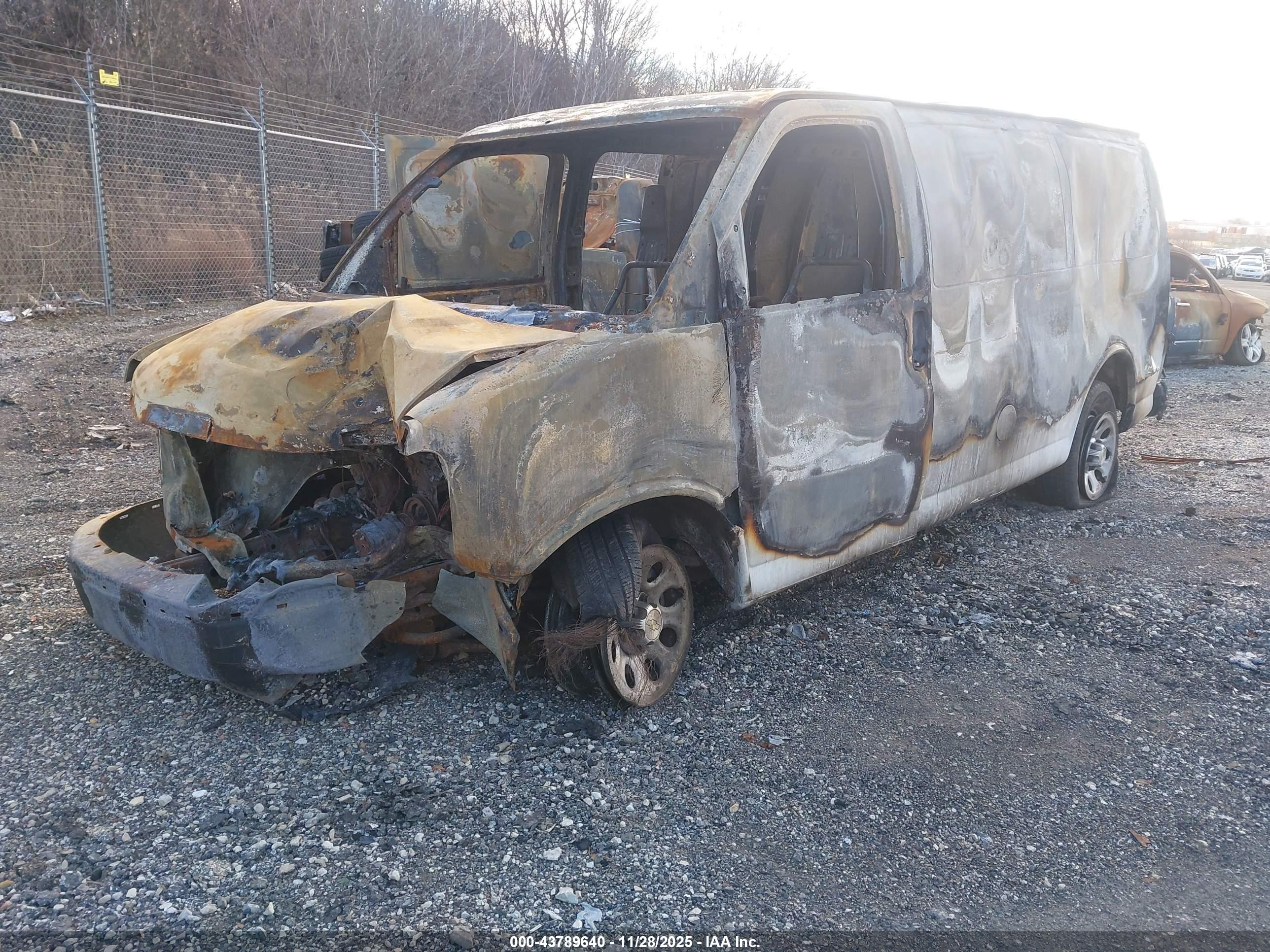 CHEVROLET EXPRESS image 2