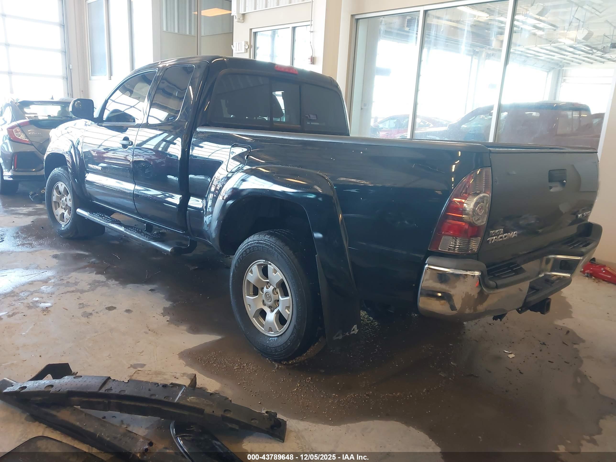 TOYOTA TACOMA image 3