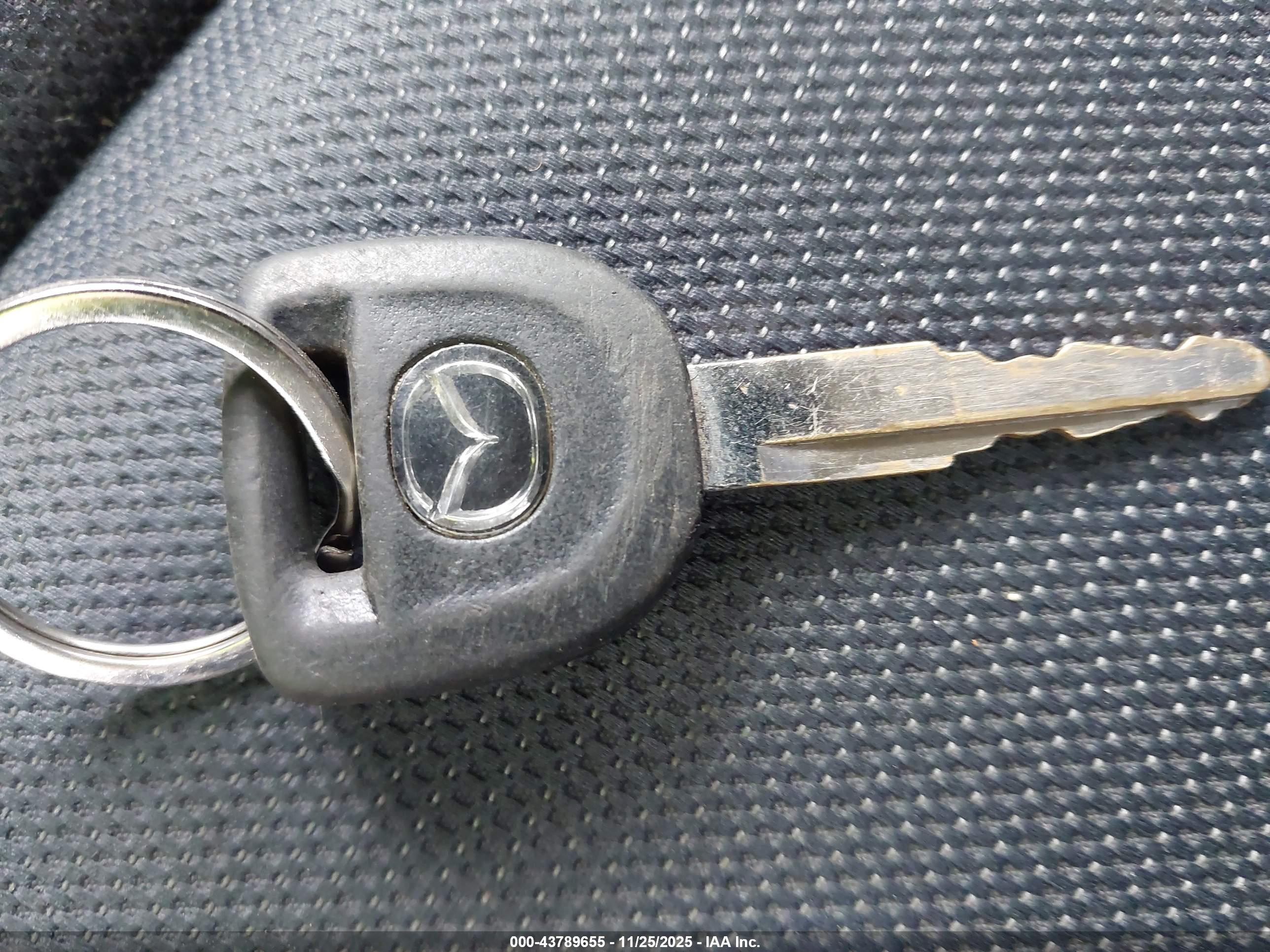 MAZDA MAZDA3 image 11