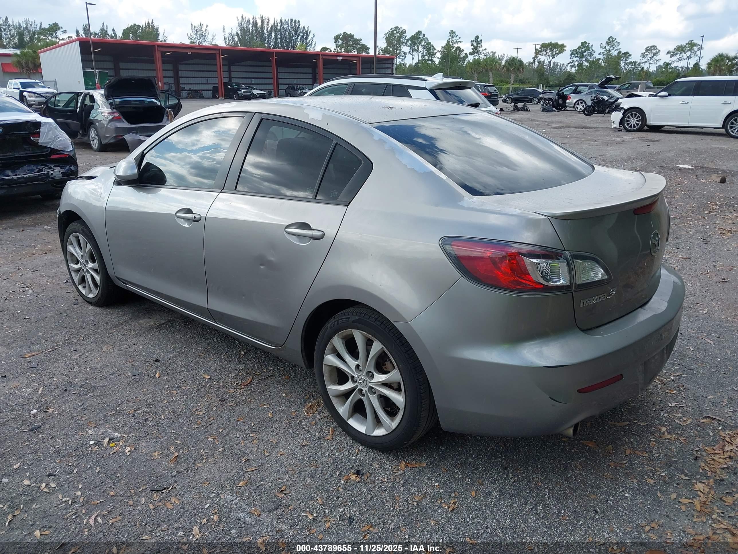 MAZDA MAZDA3 image 3