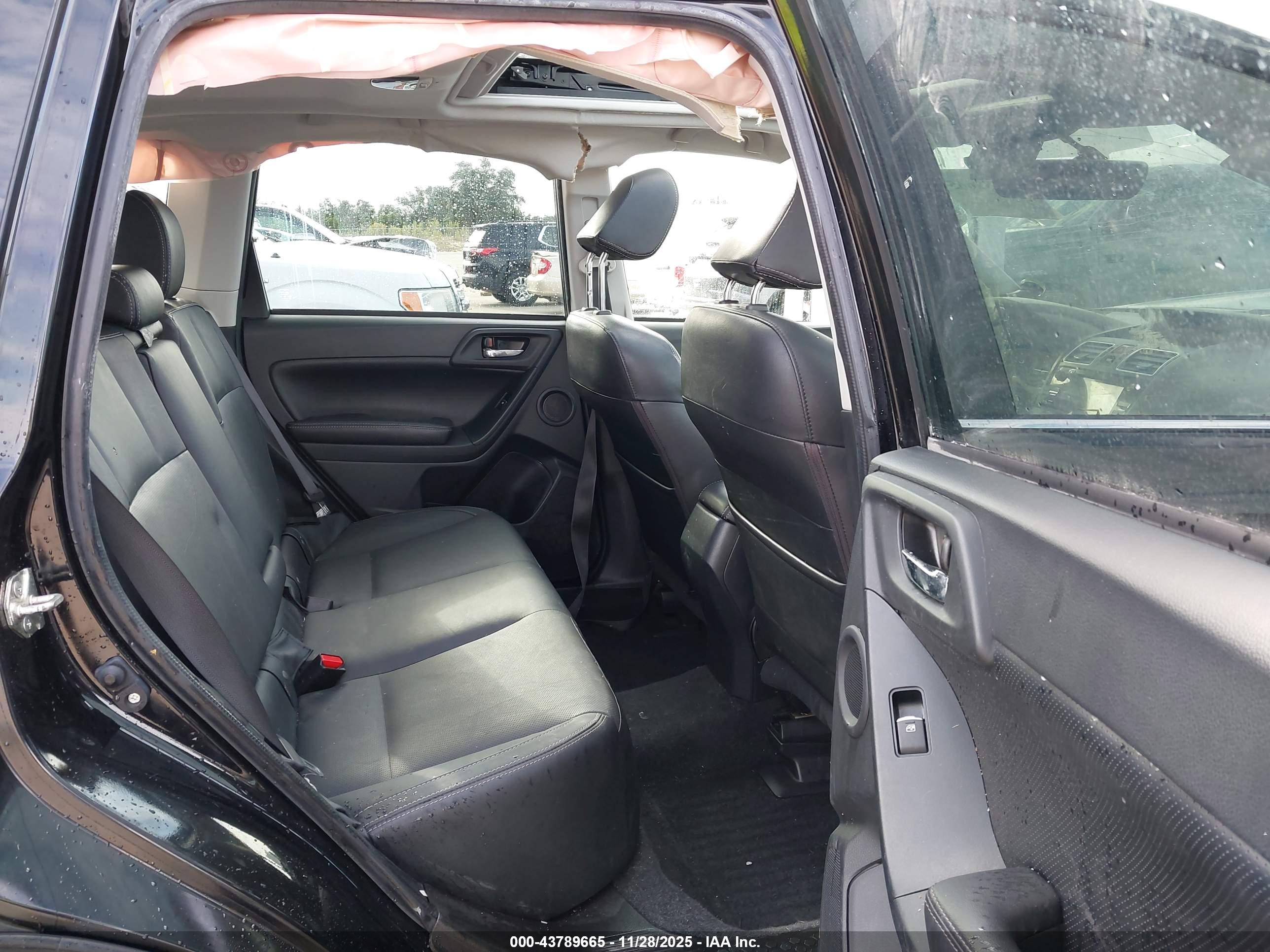 SUBARU FORESTER image 8