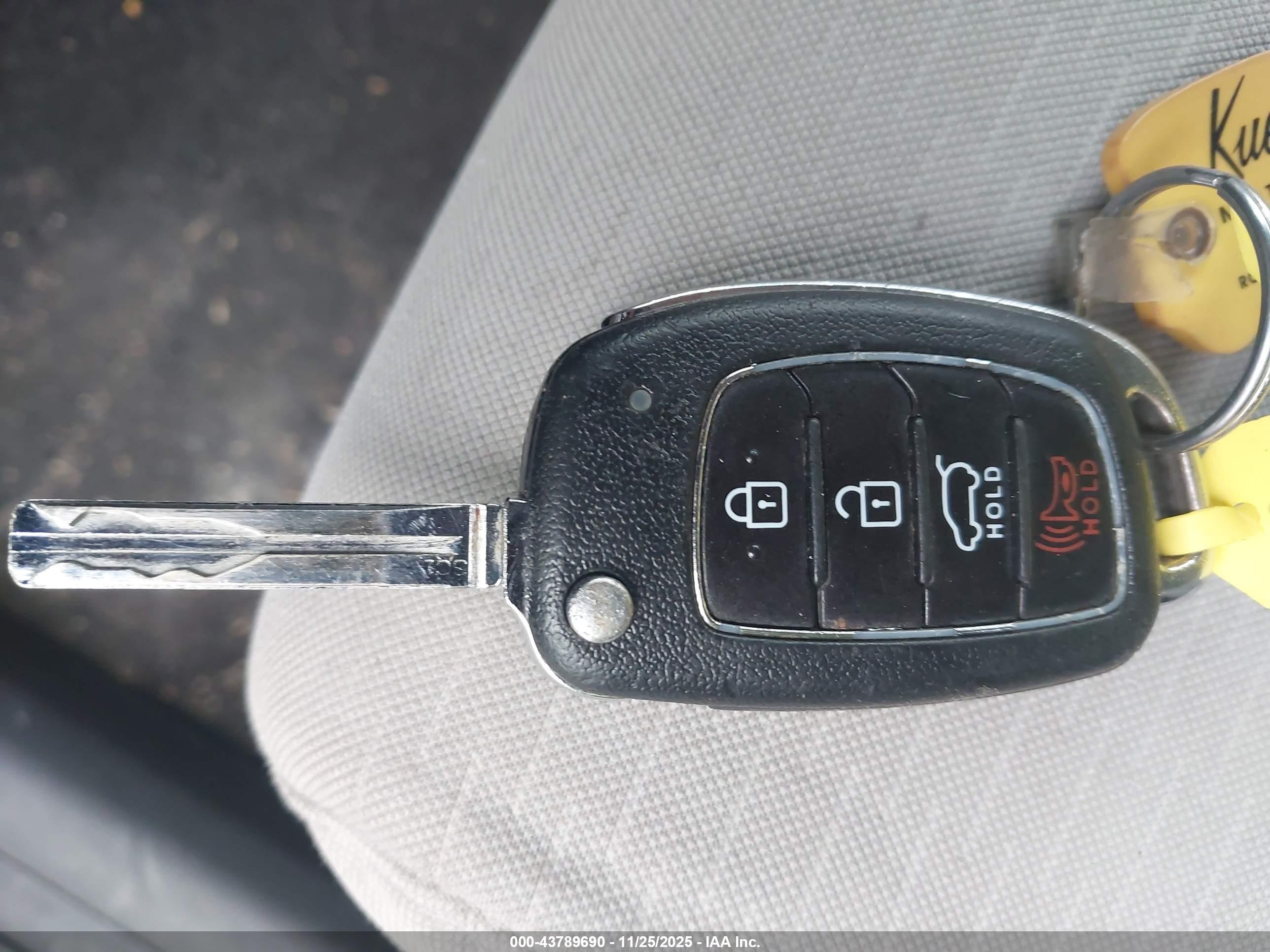 HYUNDAI TUCSON image 11