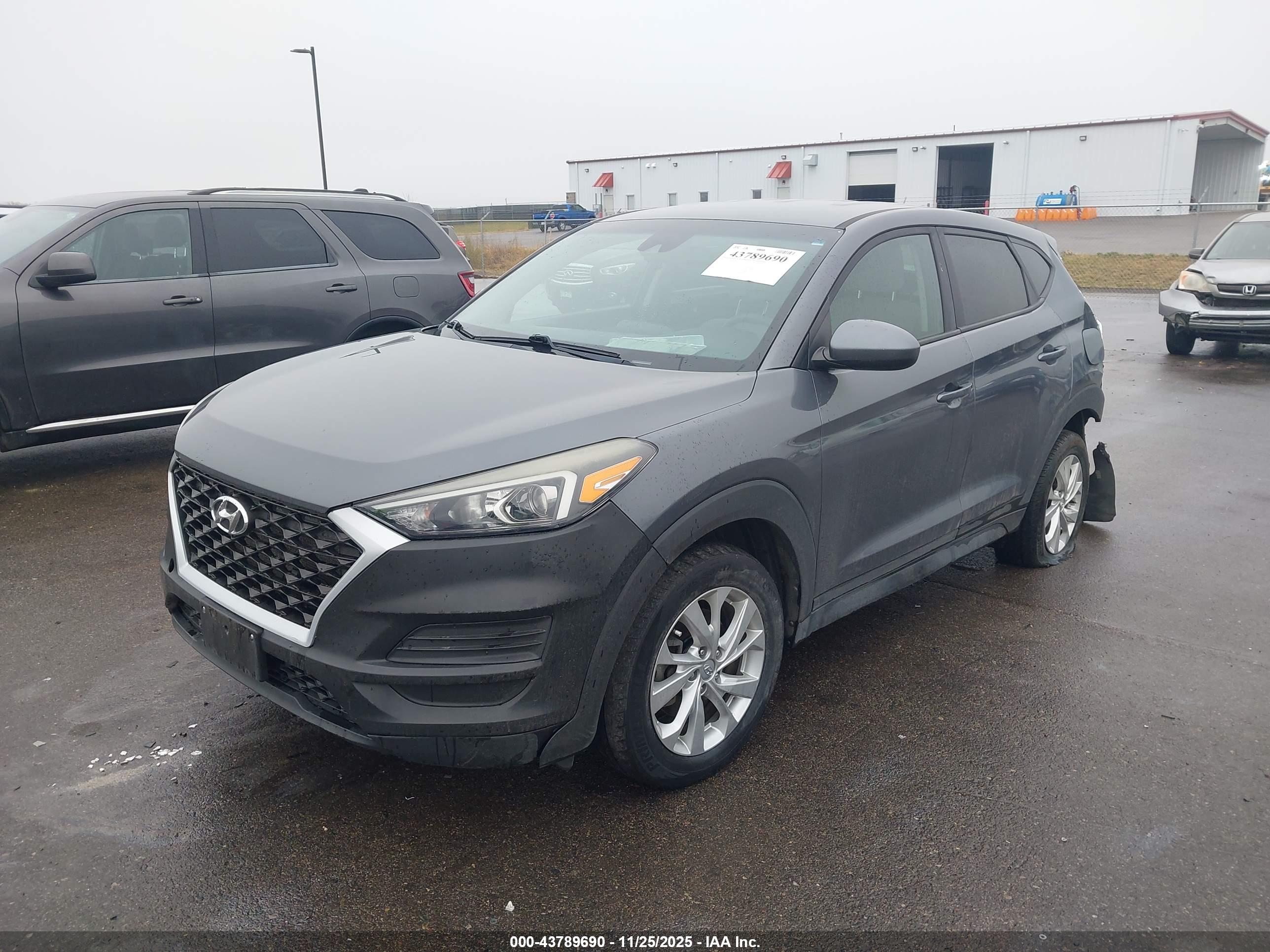 HYUNDAI TUCSON image 2