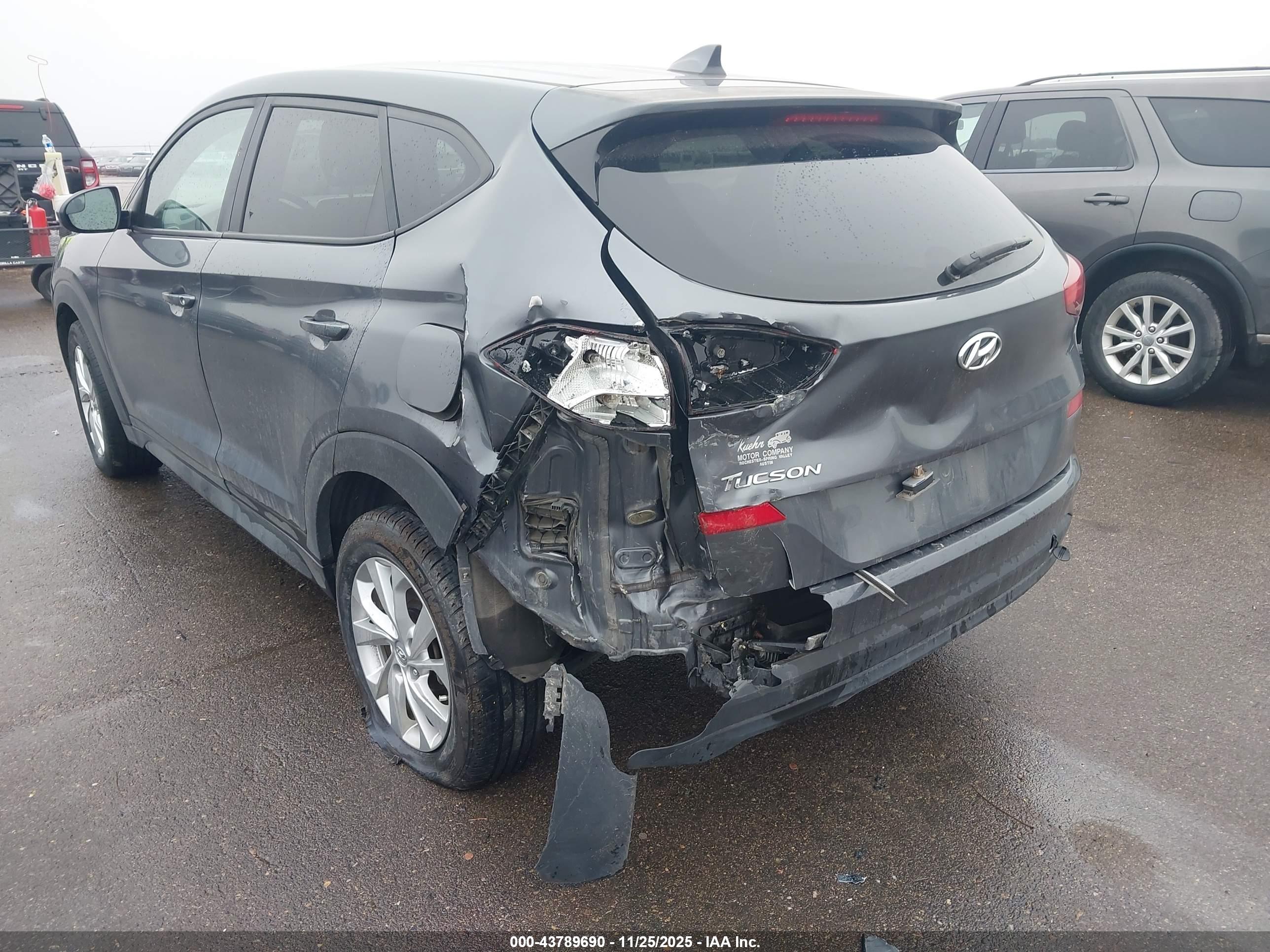HYUNDAI TUCSON image 6