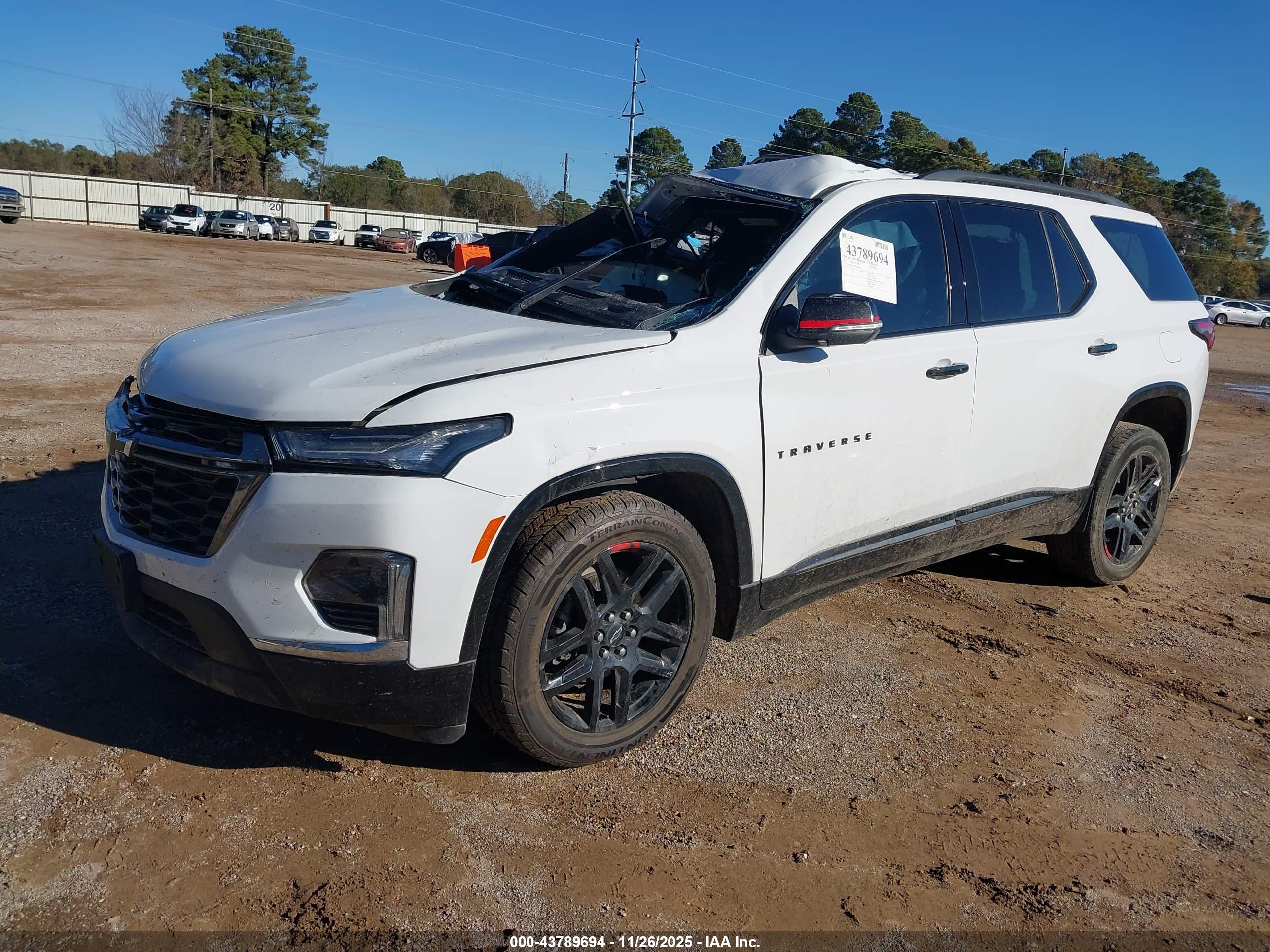 CHEVROLET TRAVERSE image 2