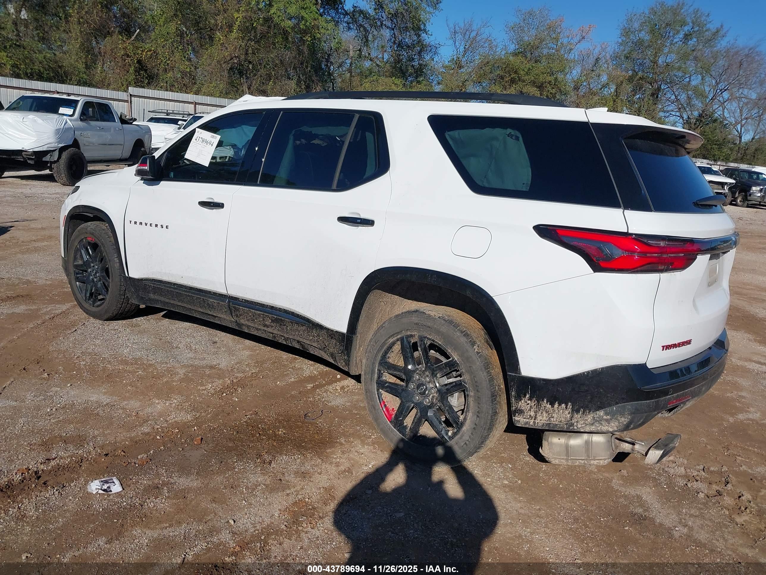 CHEVROLET TRAVERSE image 3