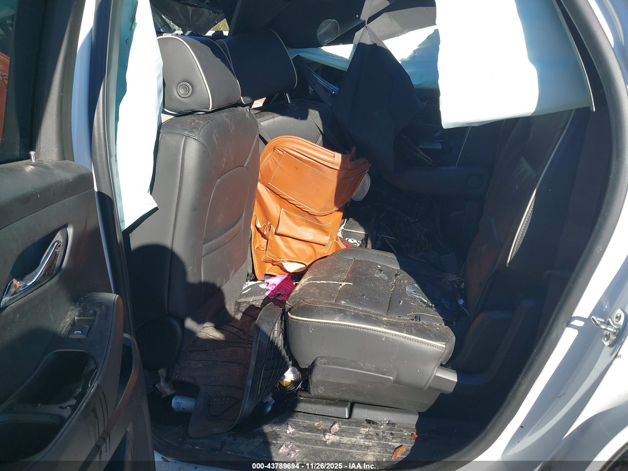 CHEVROLET TRAVERSE image 8