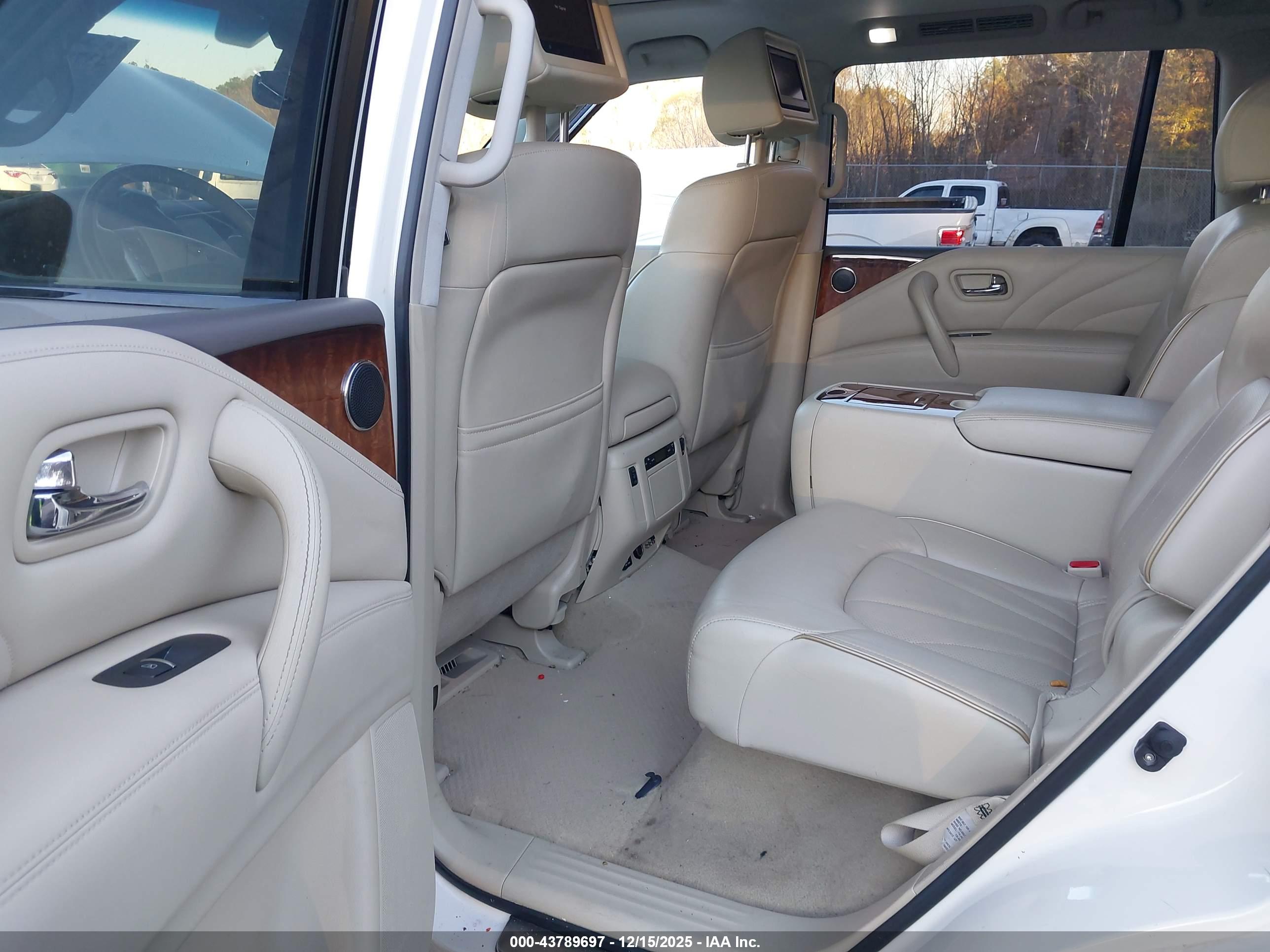 INFINITI QX80 image 8