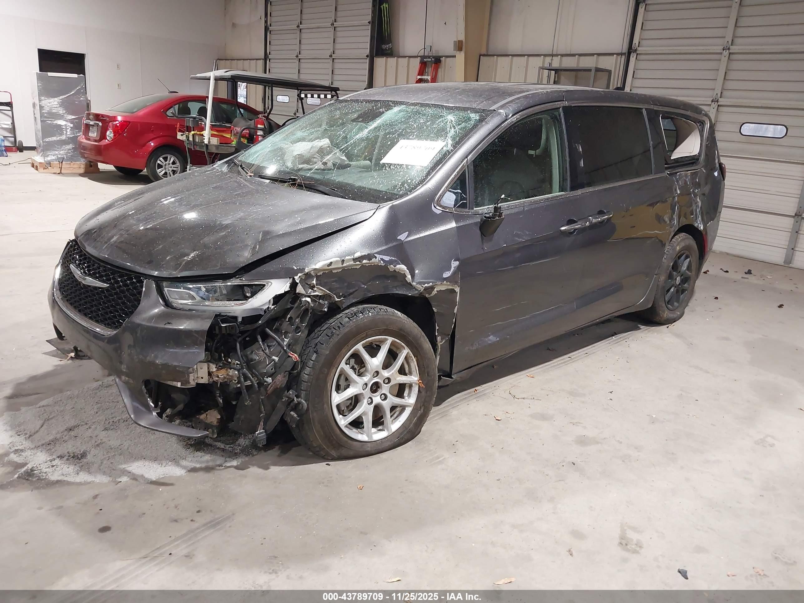 CHRYSLER PACIFICA image 2