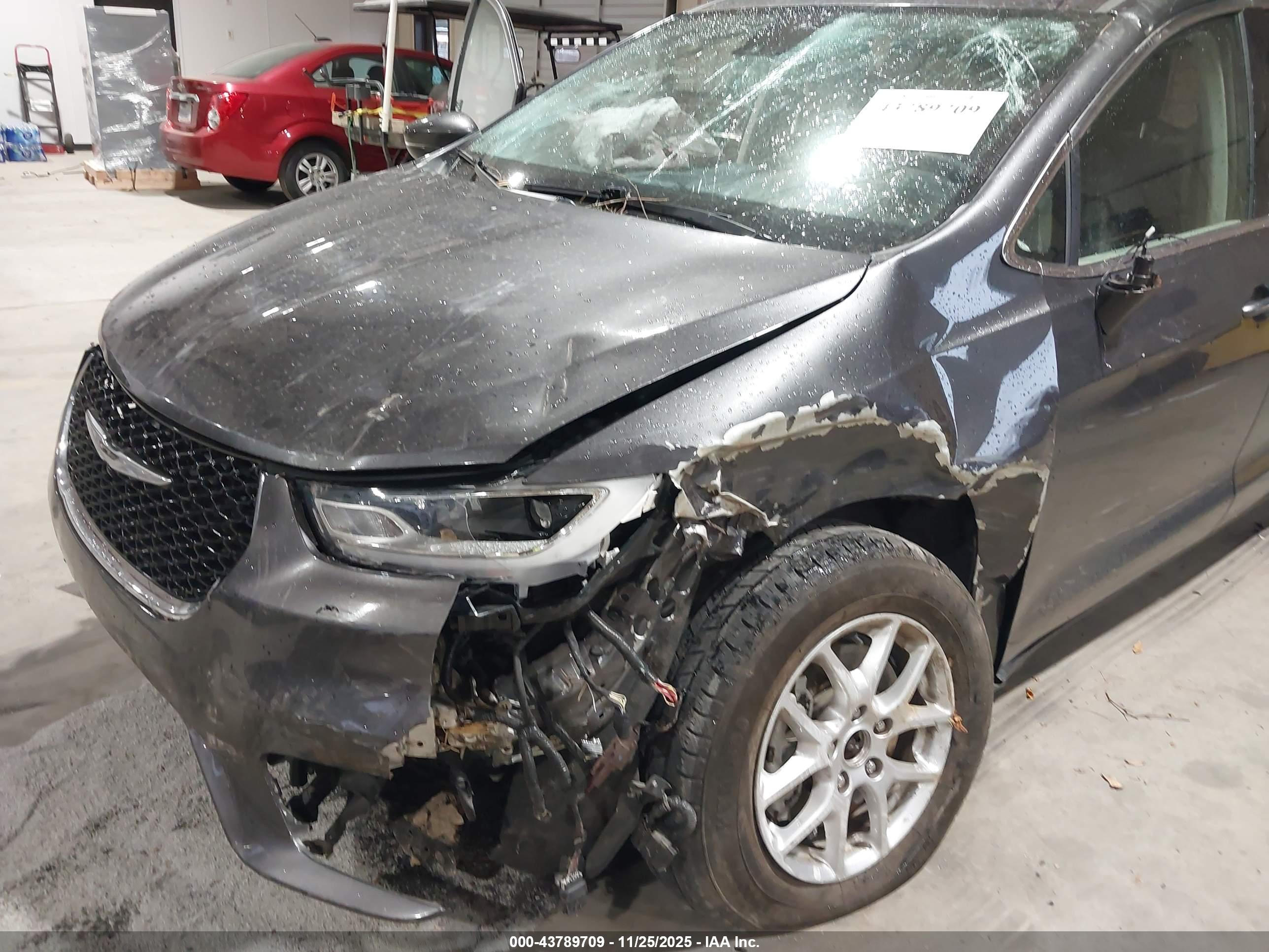 CHRYSLER PACIFICA image 6