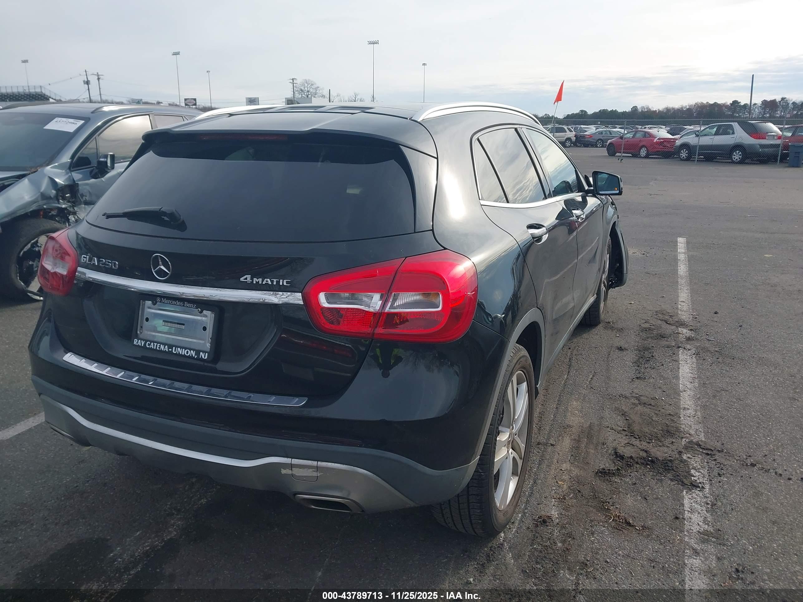 MERCEDES-BENZ GLA image 4