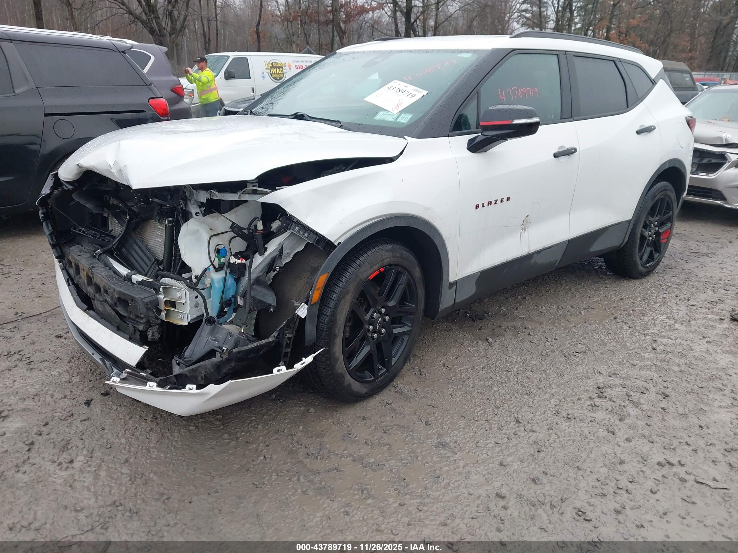 CHEVROLET BLAZER image 2
