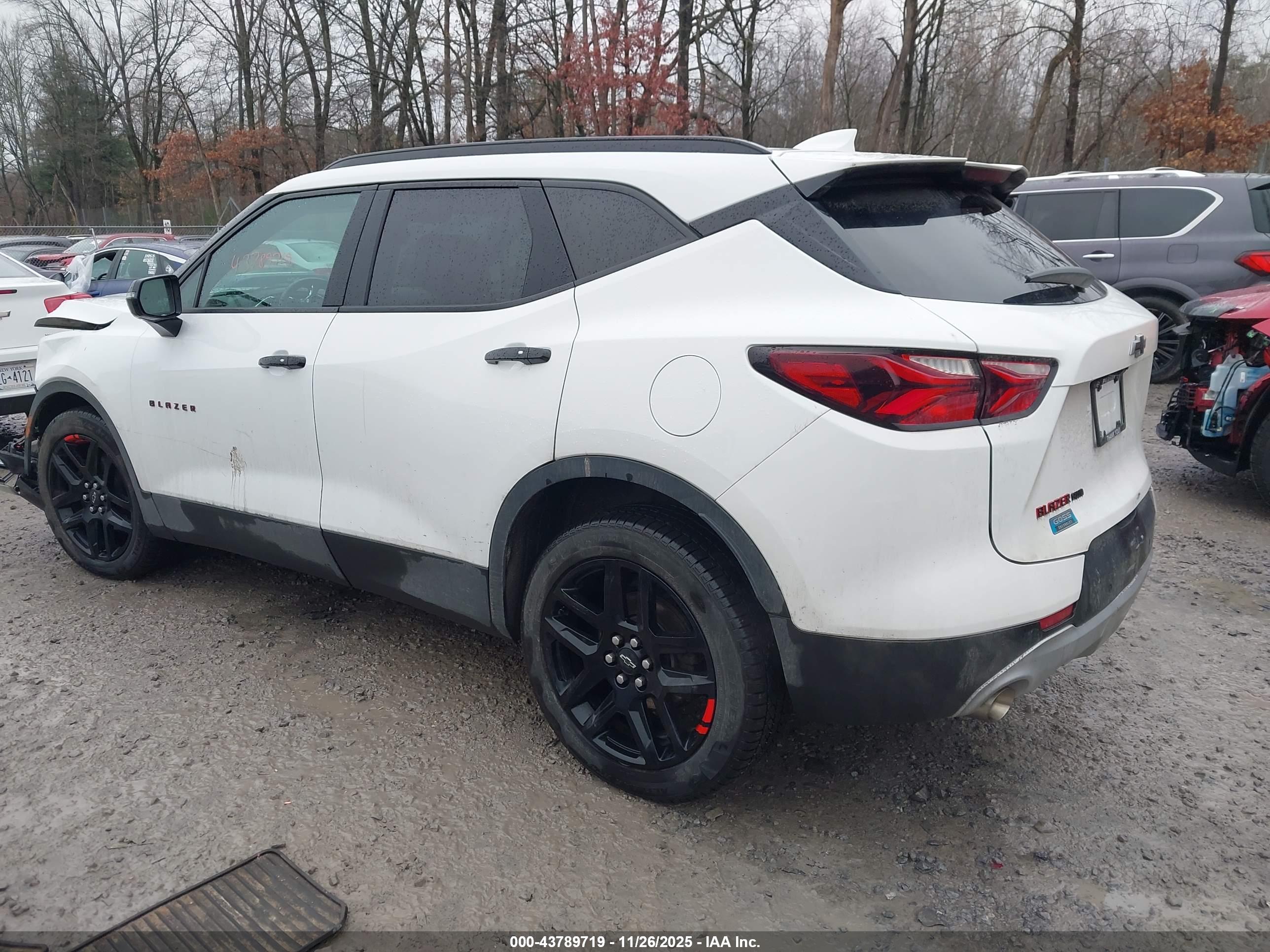 CHEVROLET BLAZER image 3