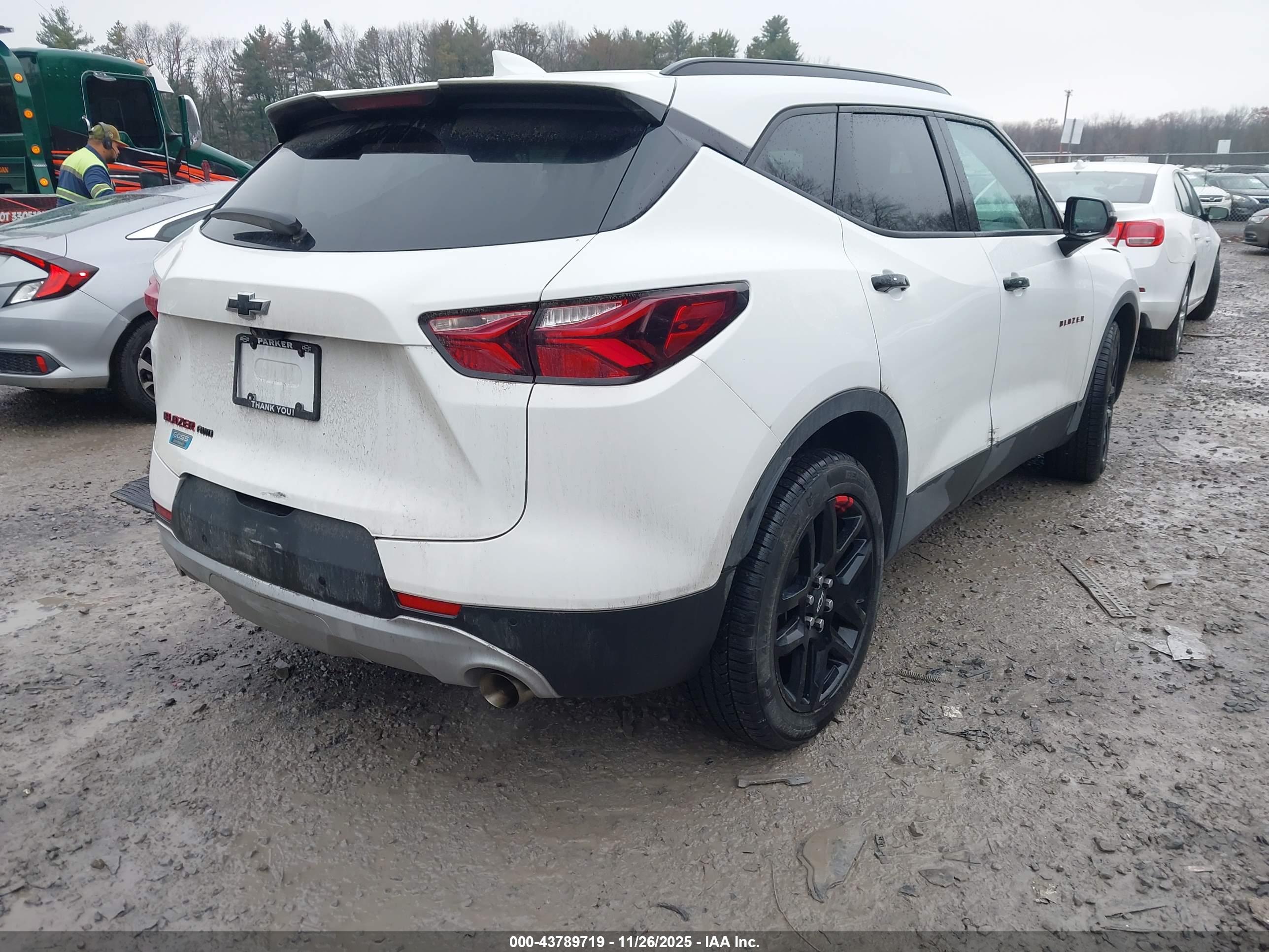 CHEVROLET BLAZER image 4