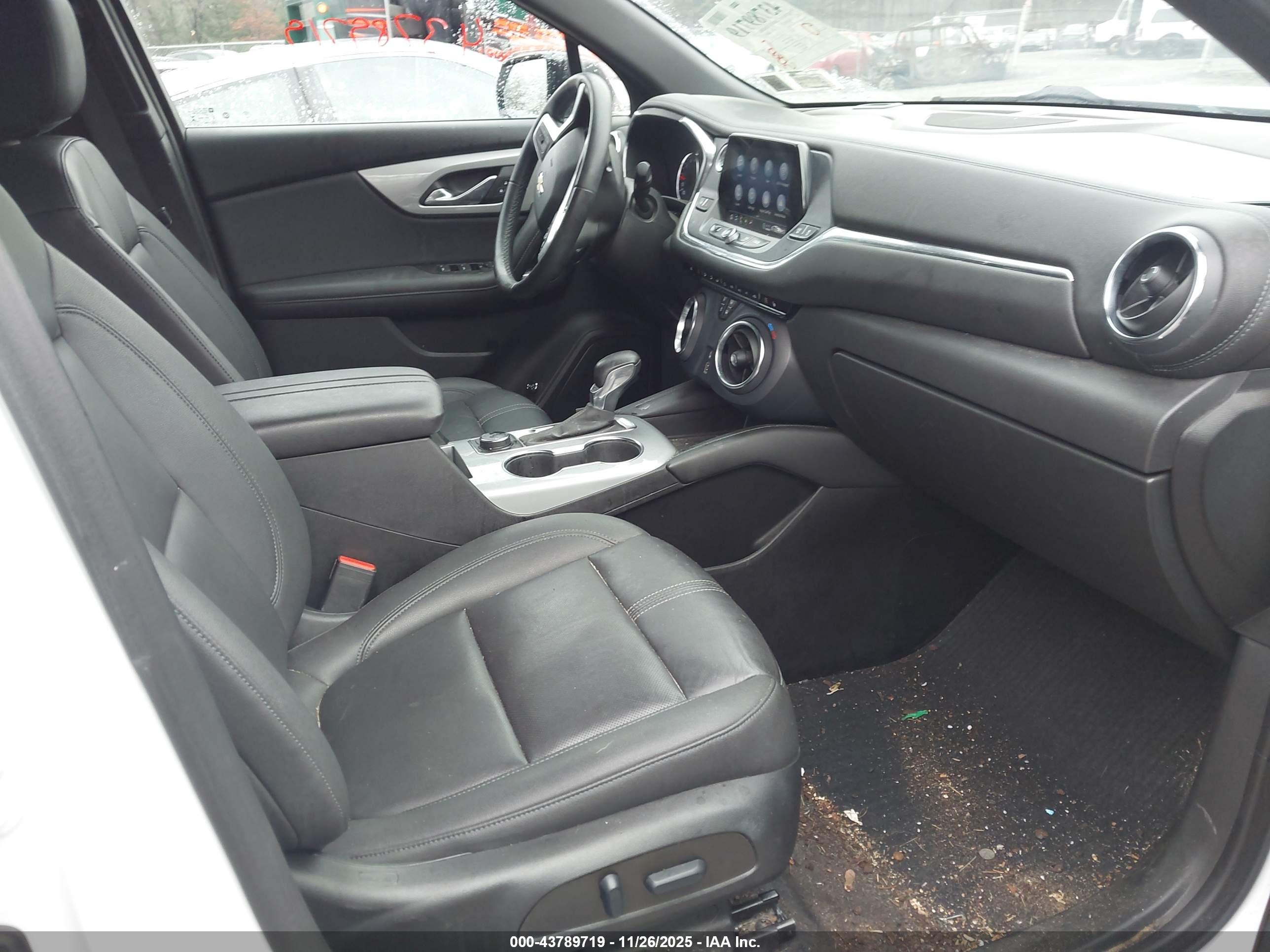 CHEVROLET BLAZER image 5