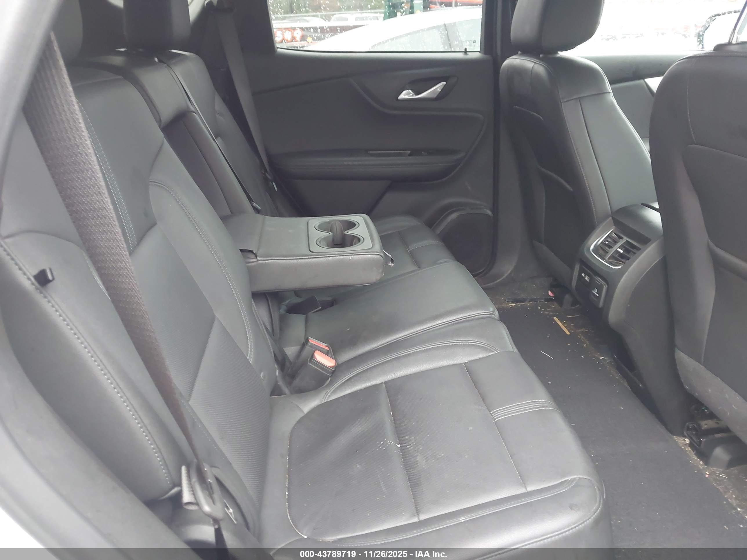 CHEVROLET BLAZER image 8