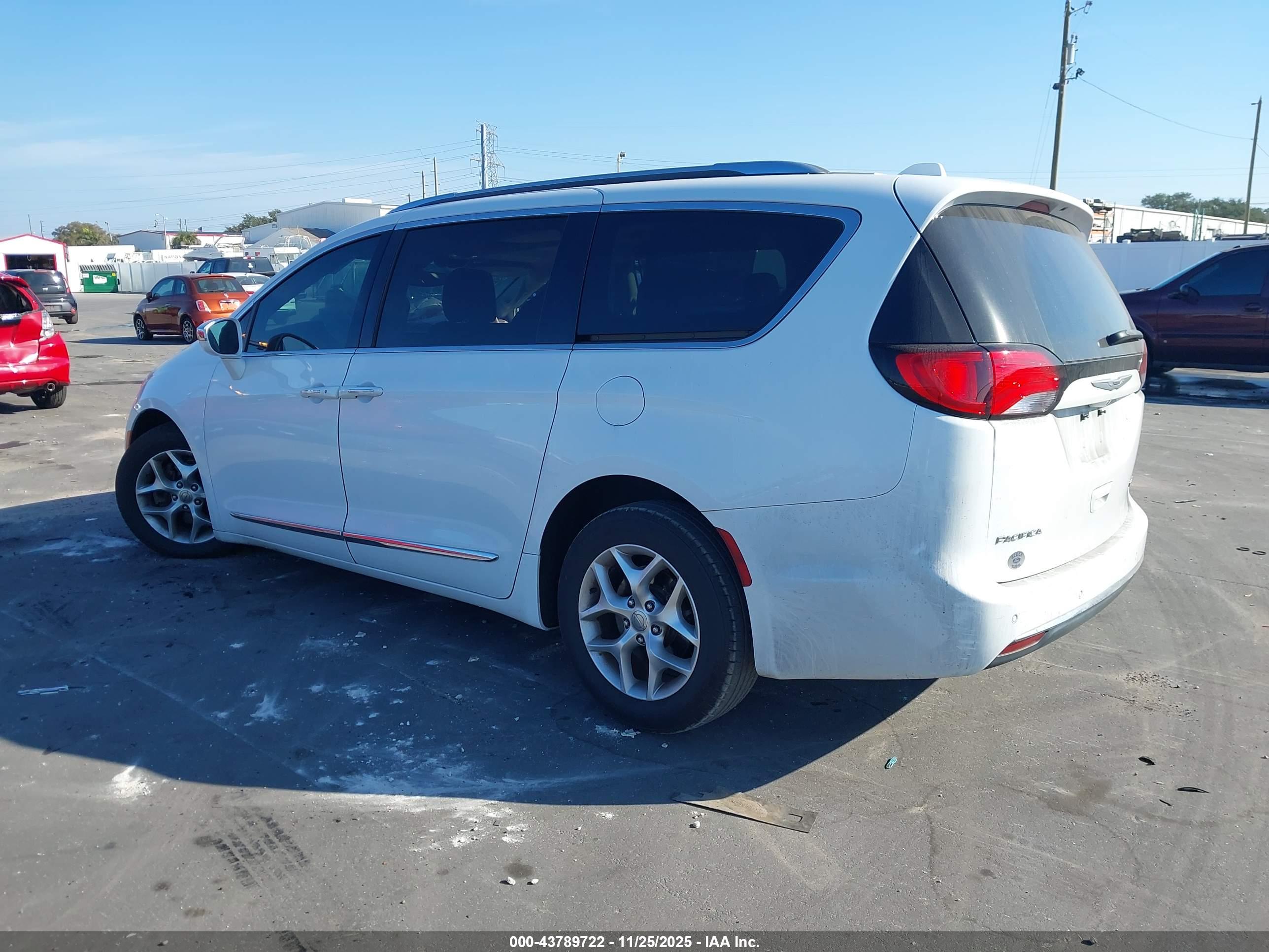CHRYSLER PACIFICA image 3