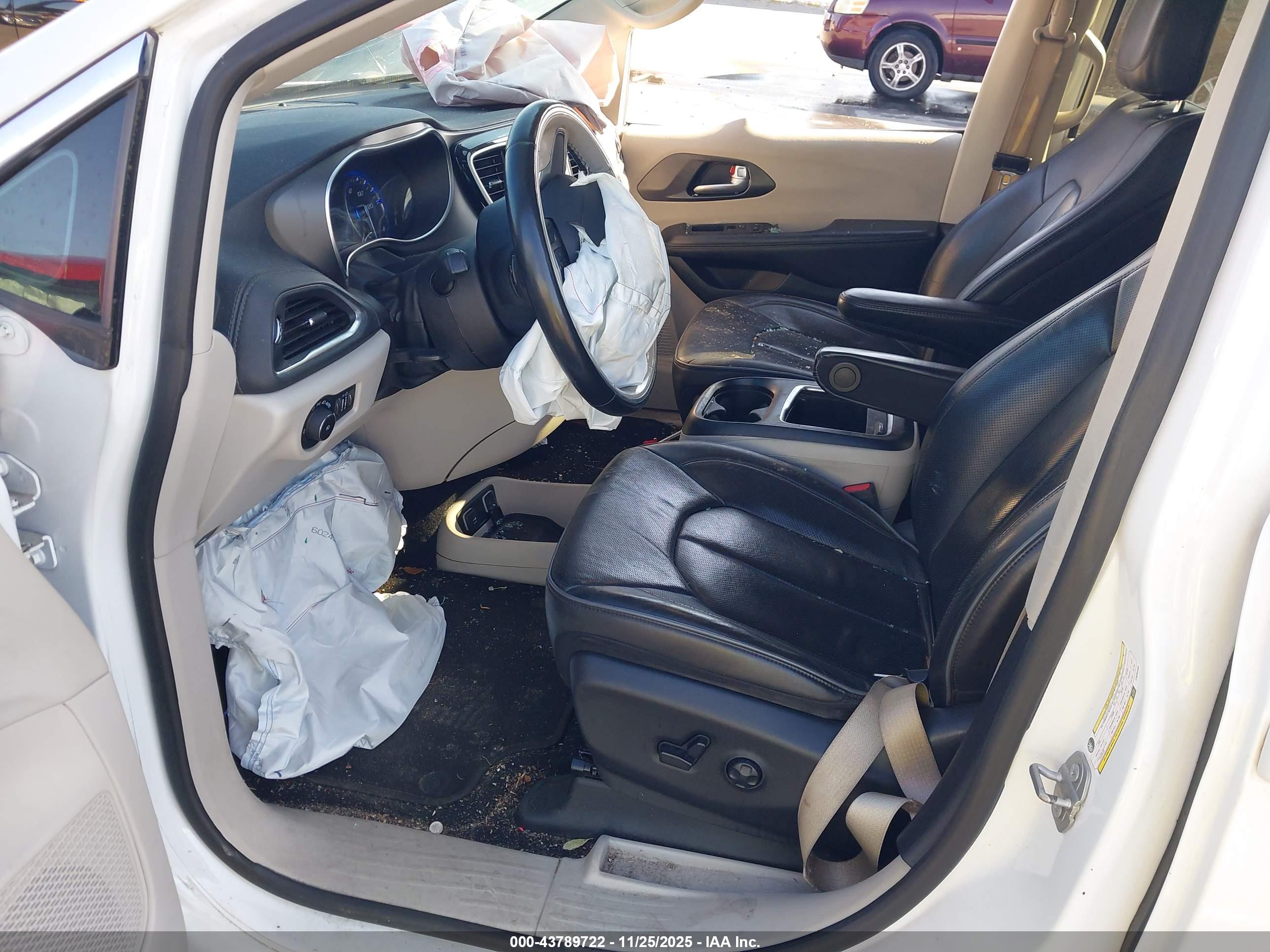 CHRYSLER PACIFICA image 5