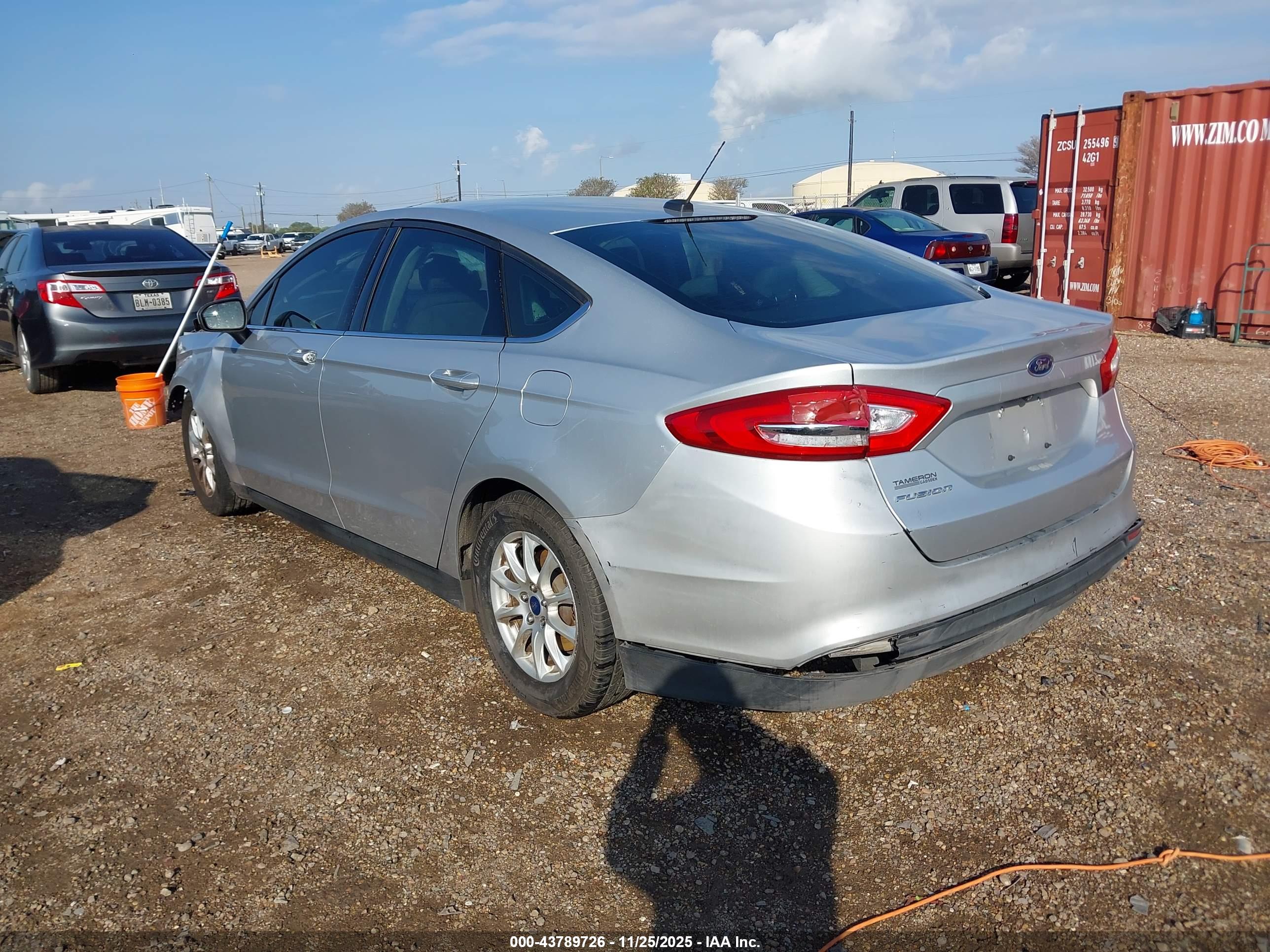 FORD FUSION image 3