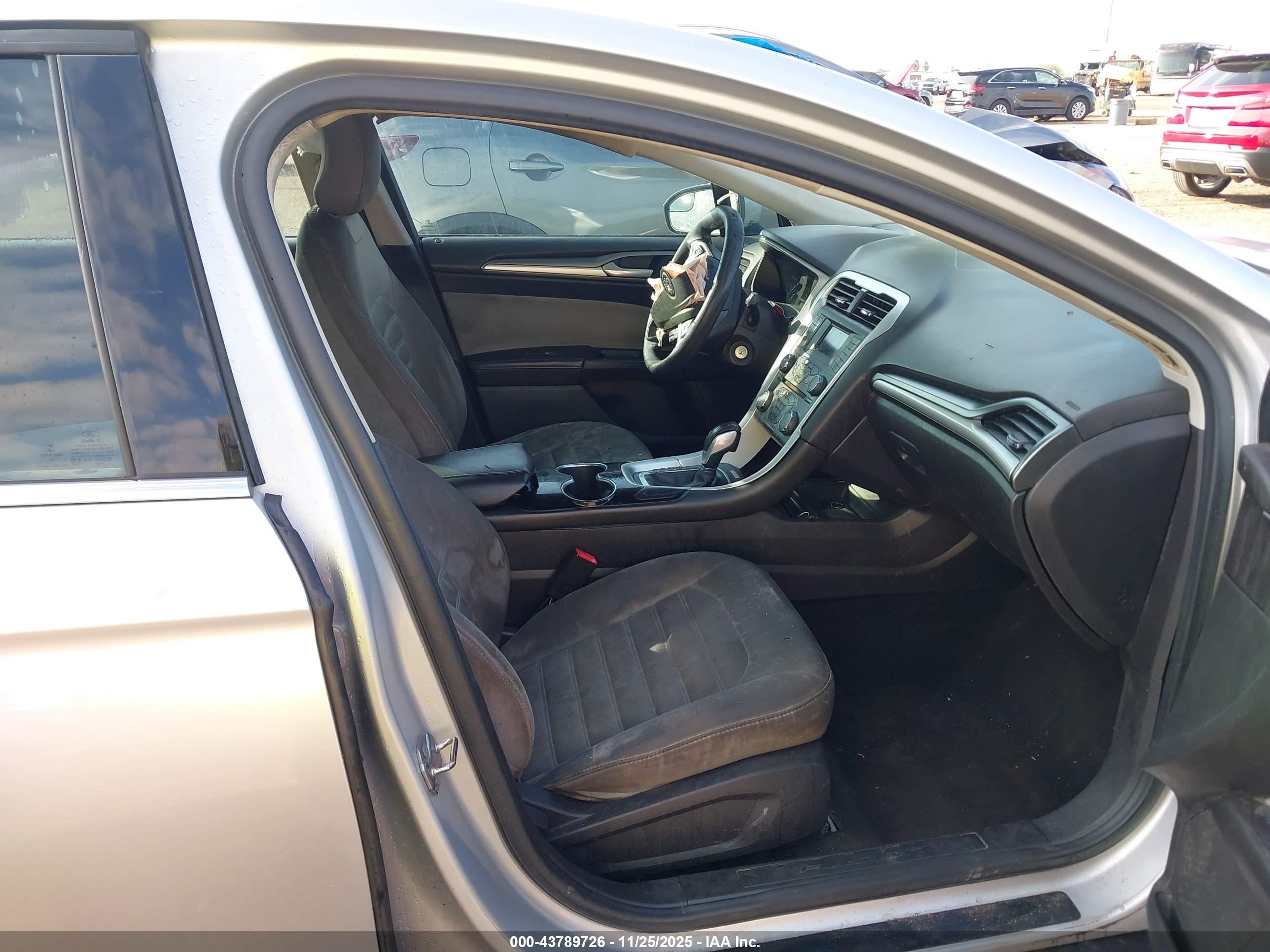 FORD FUSION image 5