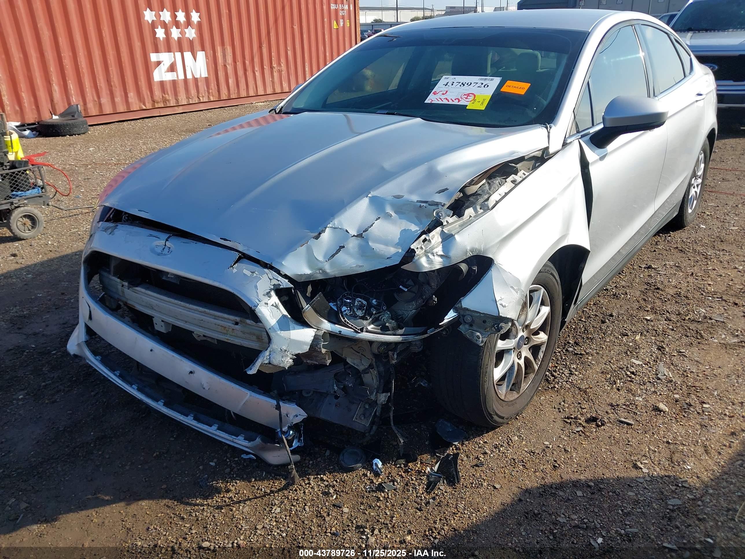FORD FUSION image 6