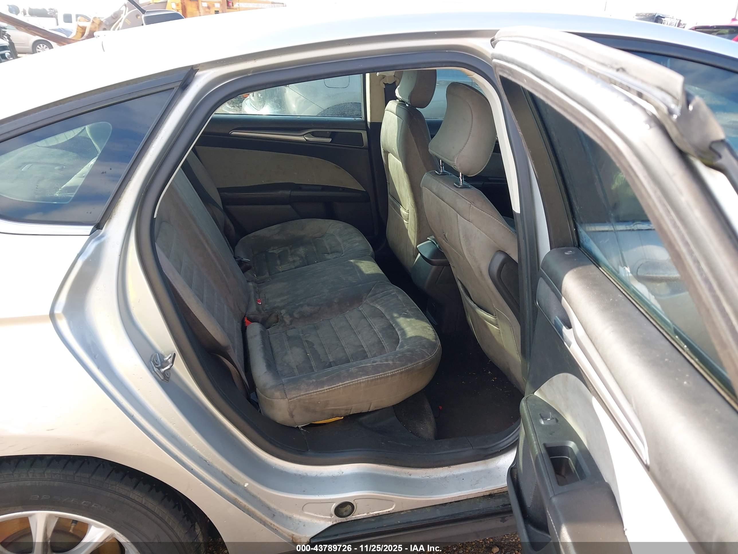 FORD FUSION image 8