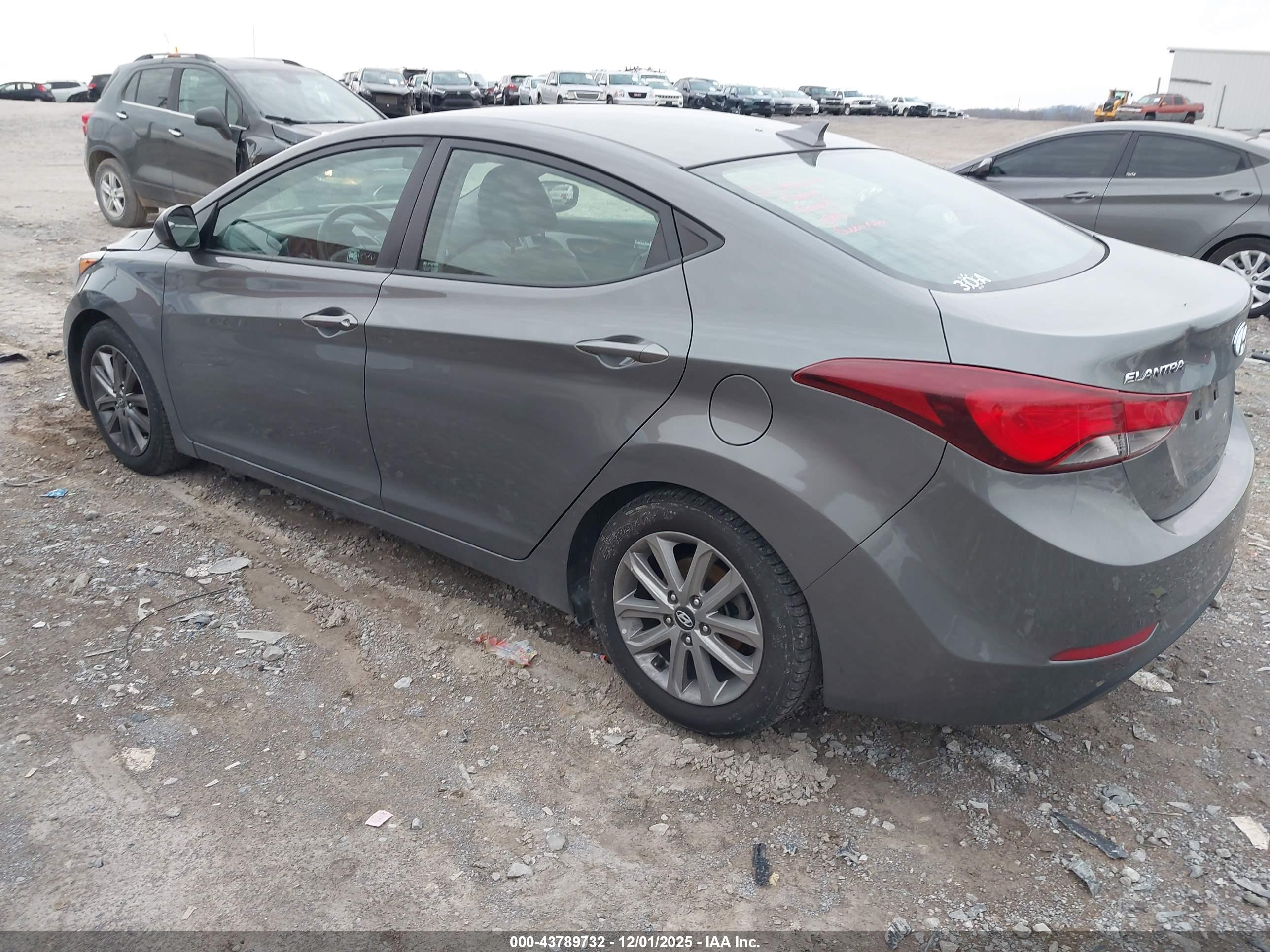 HYUNDAI ELANTRA image 3