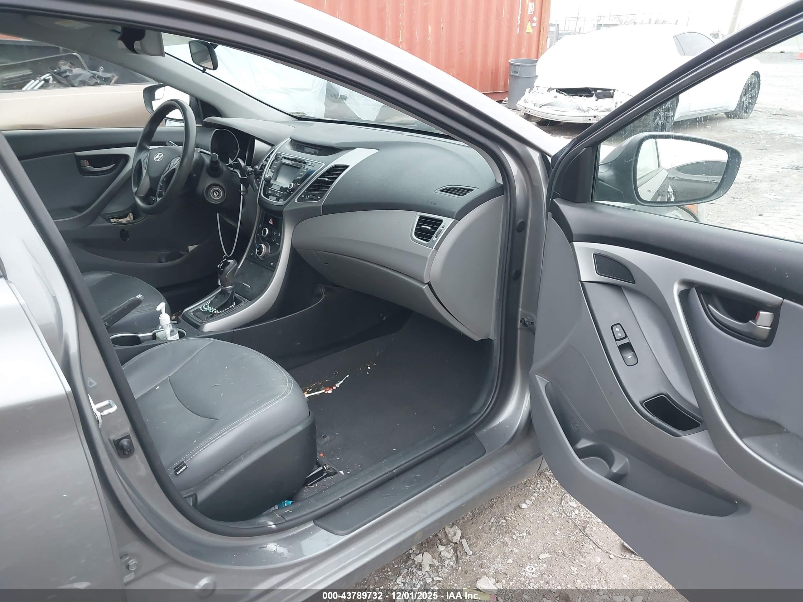 HYUNDAI ELANTRA image 5