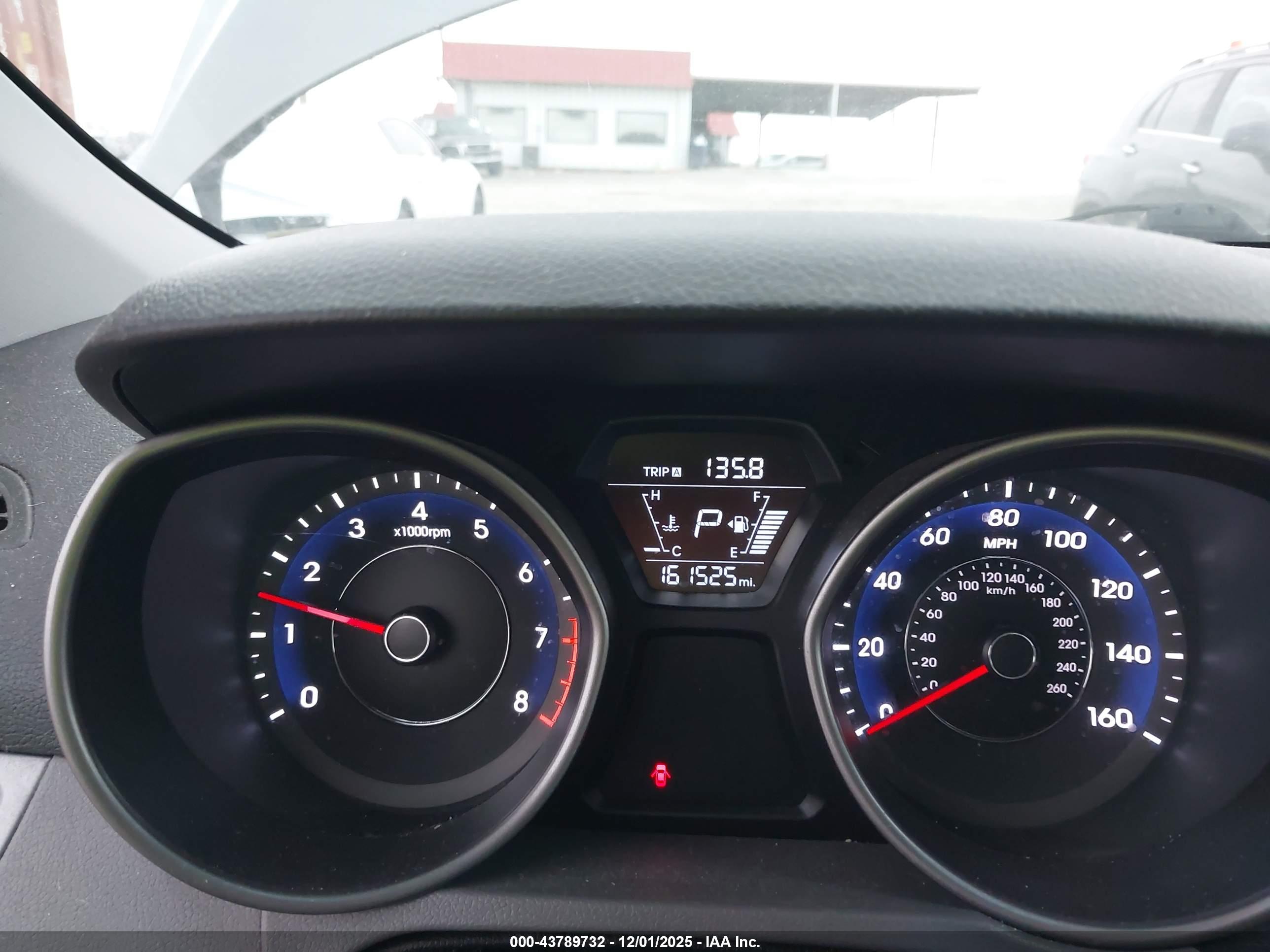 HYUNDAI ELANTRA image 7