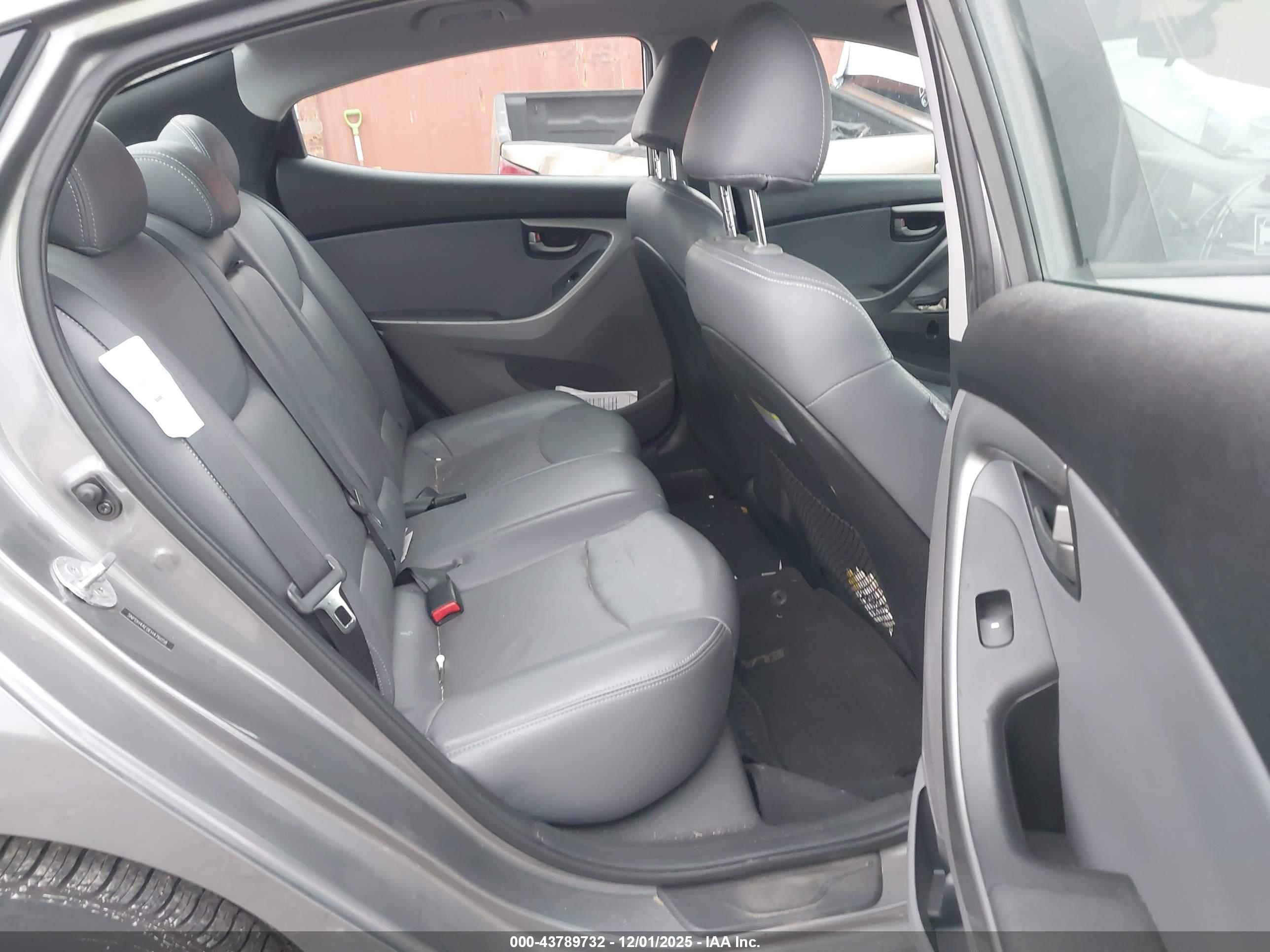HYUNDAI ELANTRA image 8