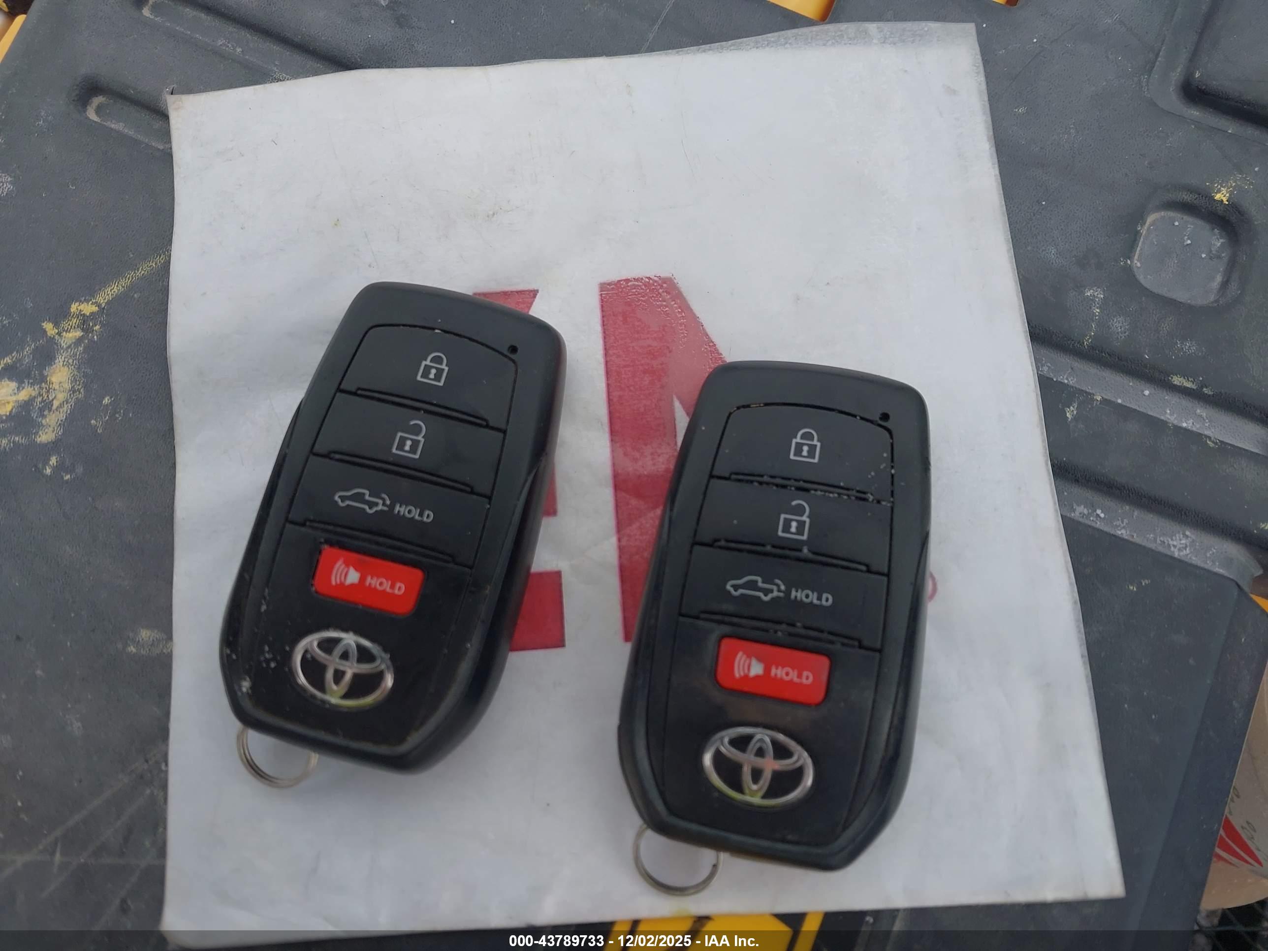 TOYOTA TUNDRA image 11