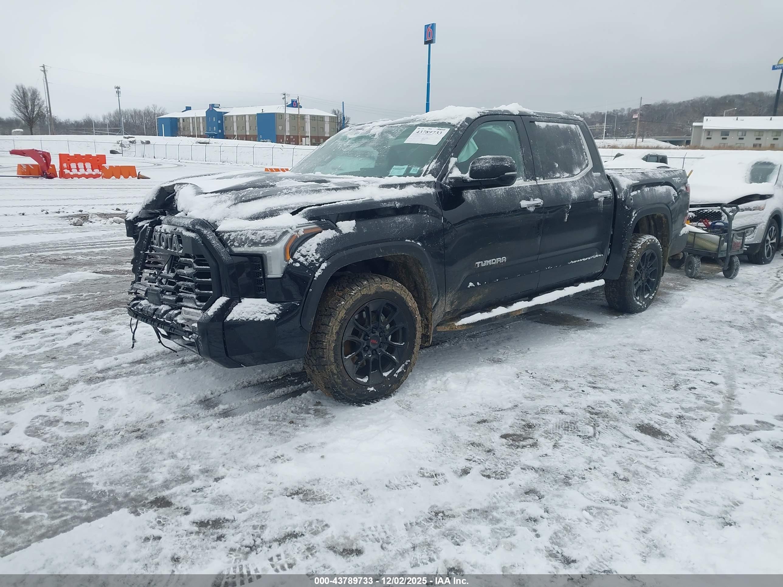 TOYOTA TUNDRA image 2