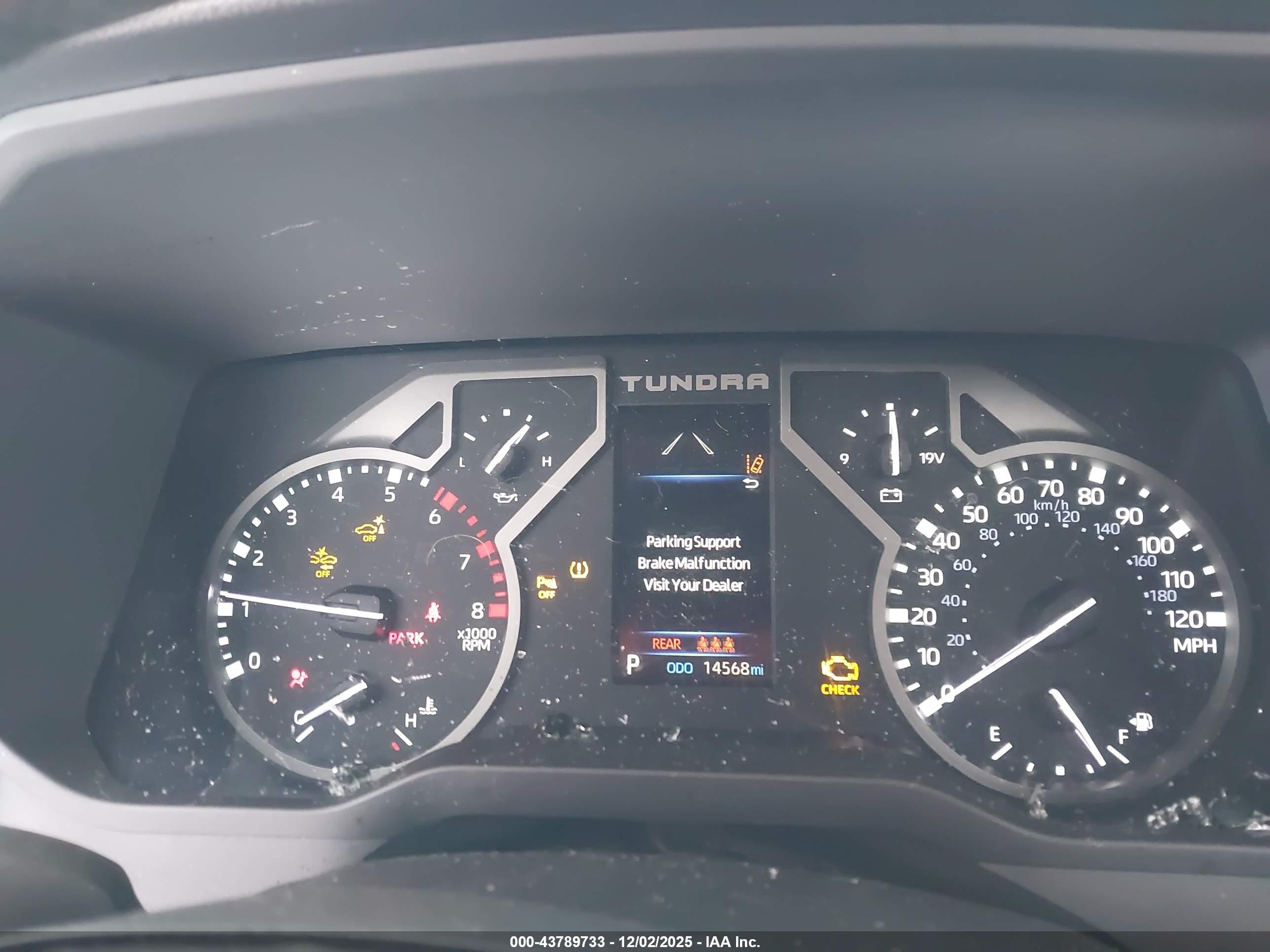 TOYOTA TUNDRA image 7
