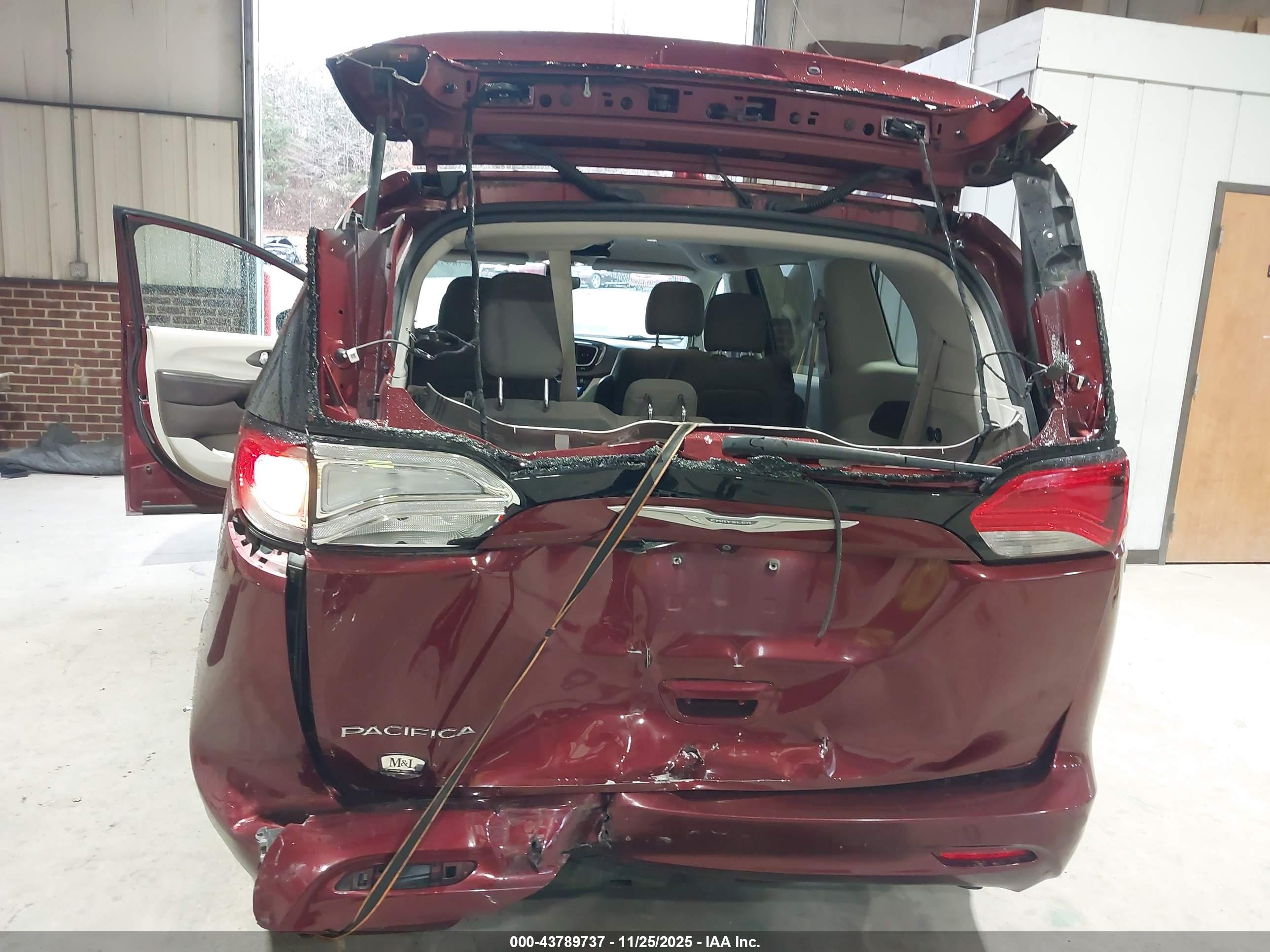 CHRYSLER PACIFICA image 6