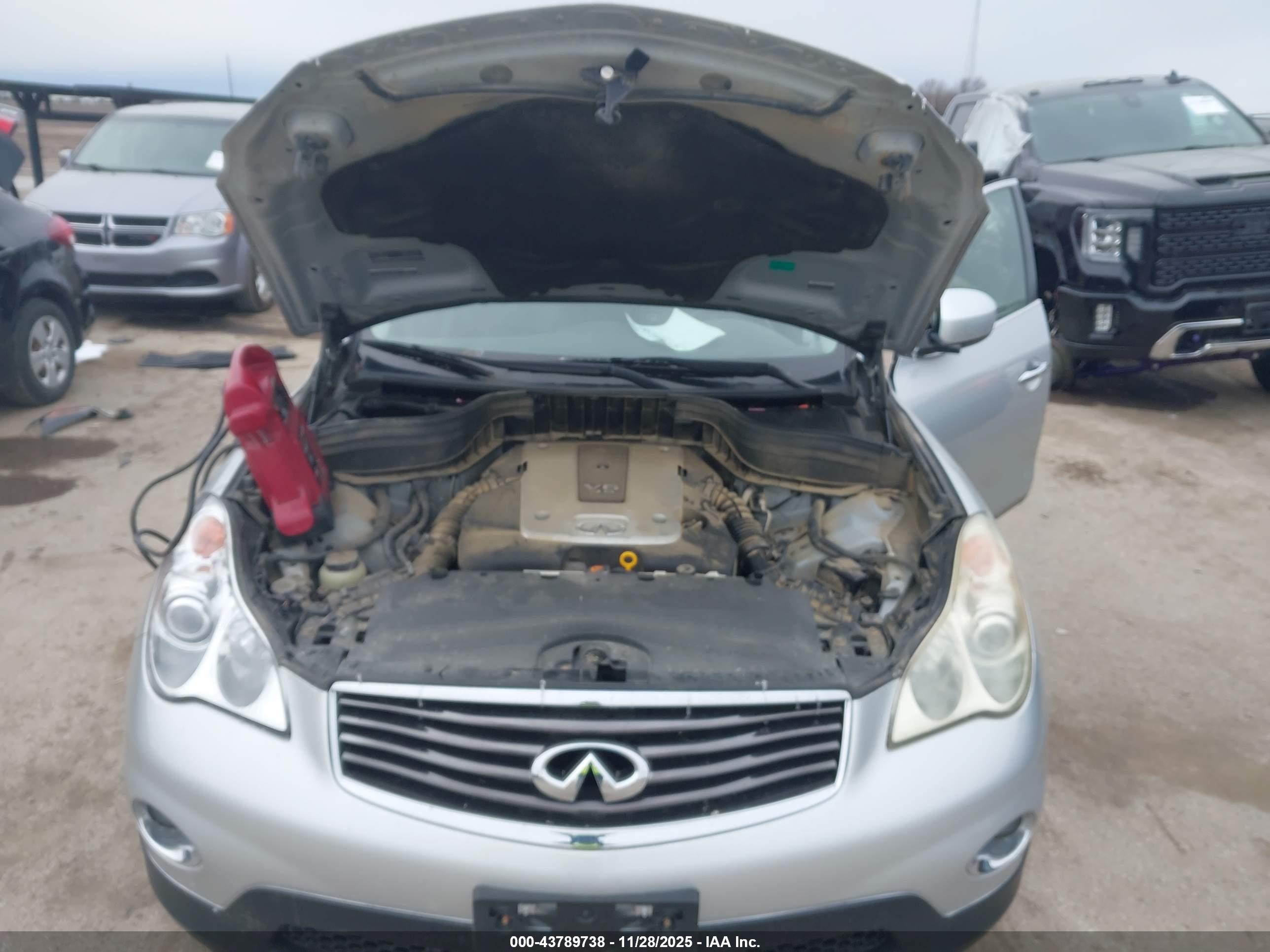 INFINITI EX35 image 10