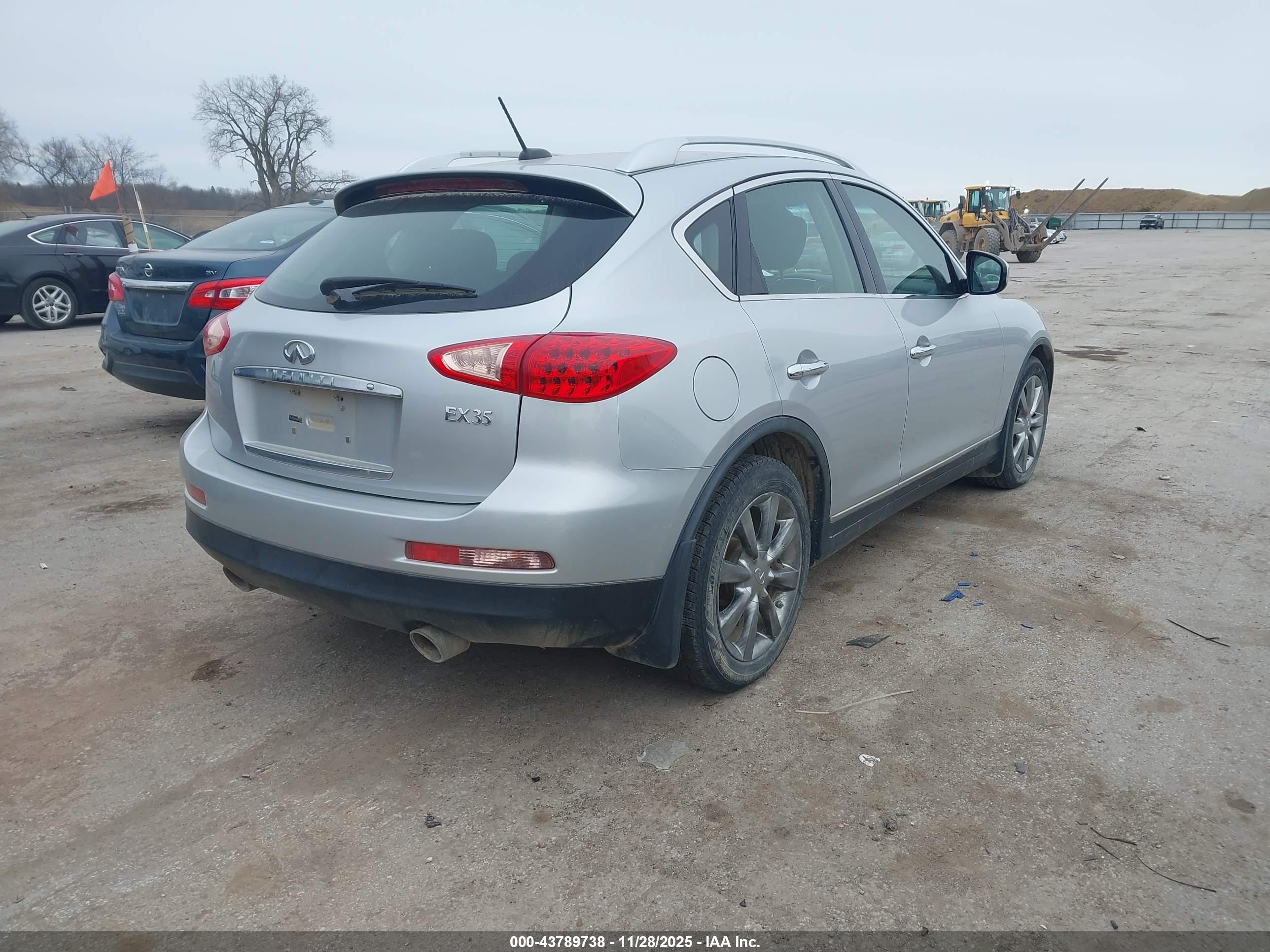 INFINITI EX35 image 4