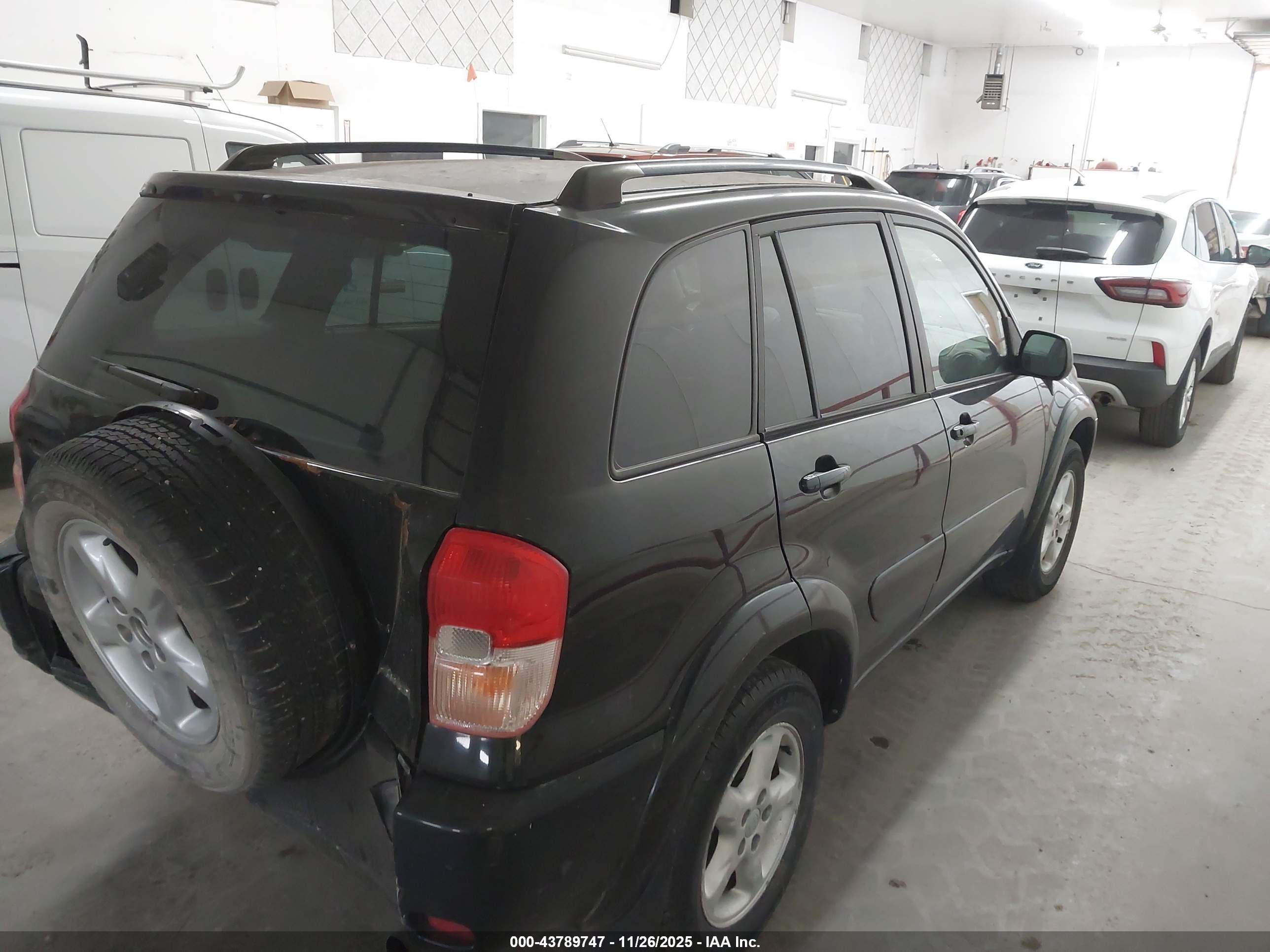 TOYOTA RAV4 image 4