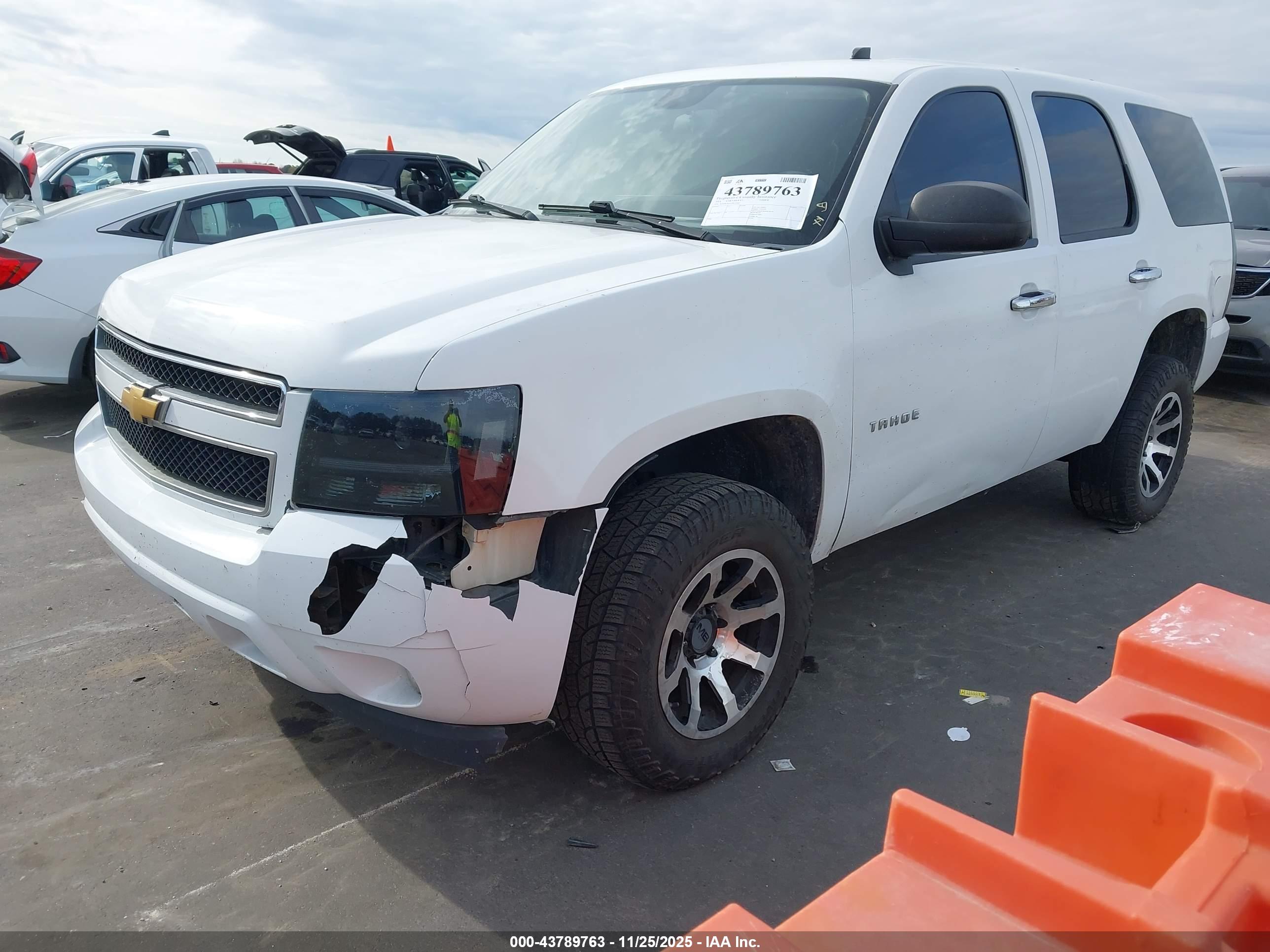 CHEVROLET TAHOE image 2