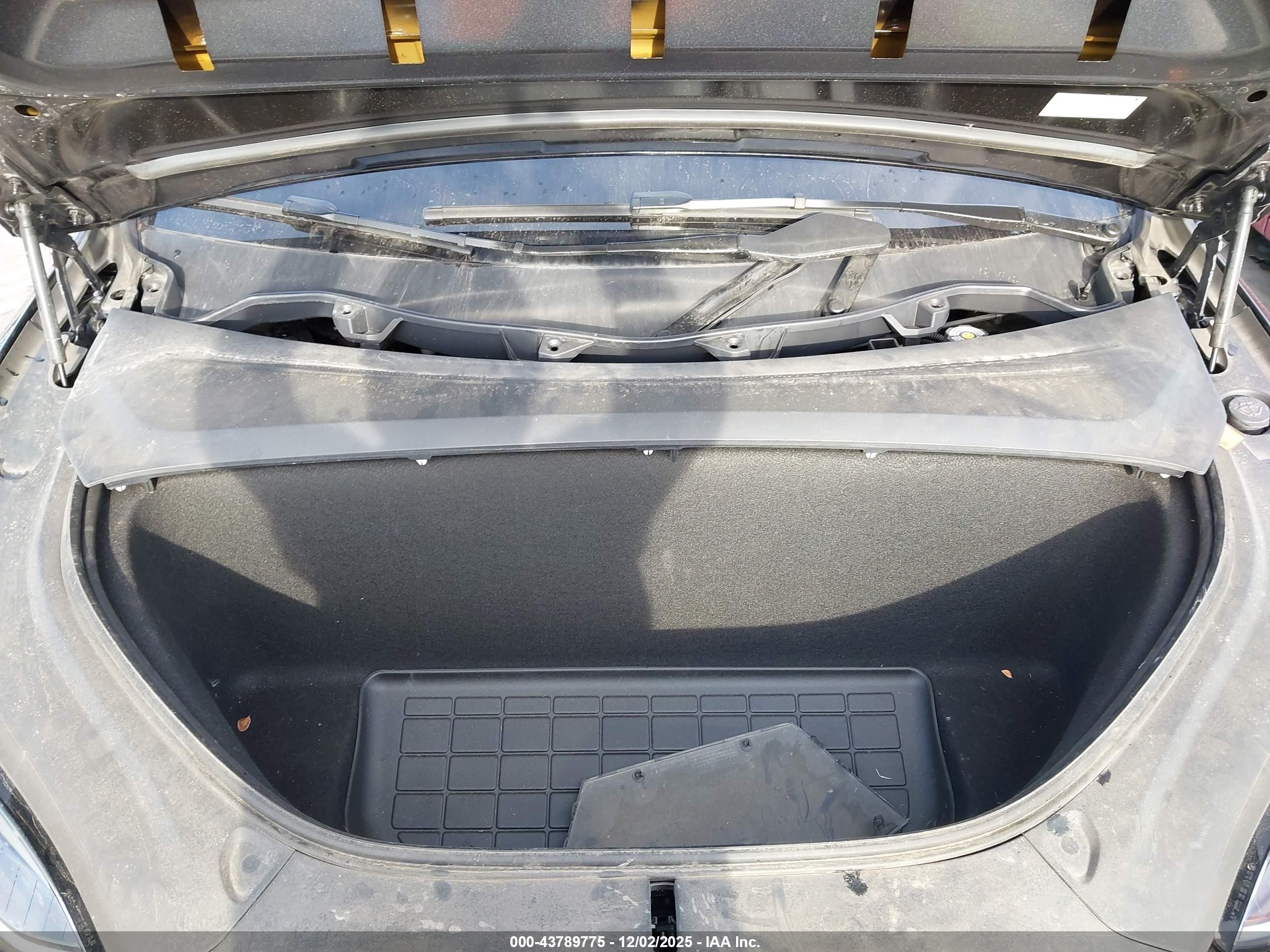 TESLA MODEL image 10