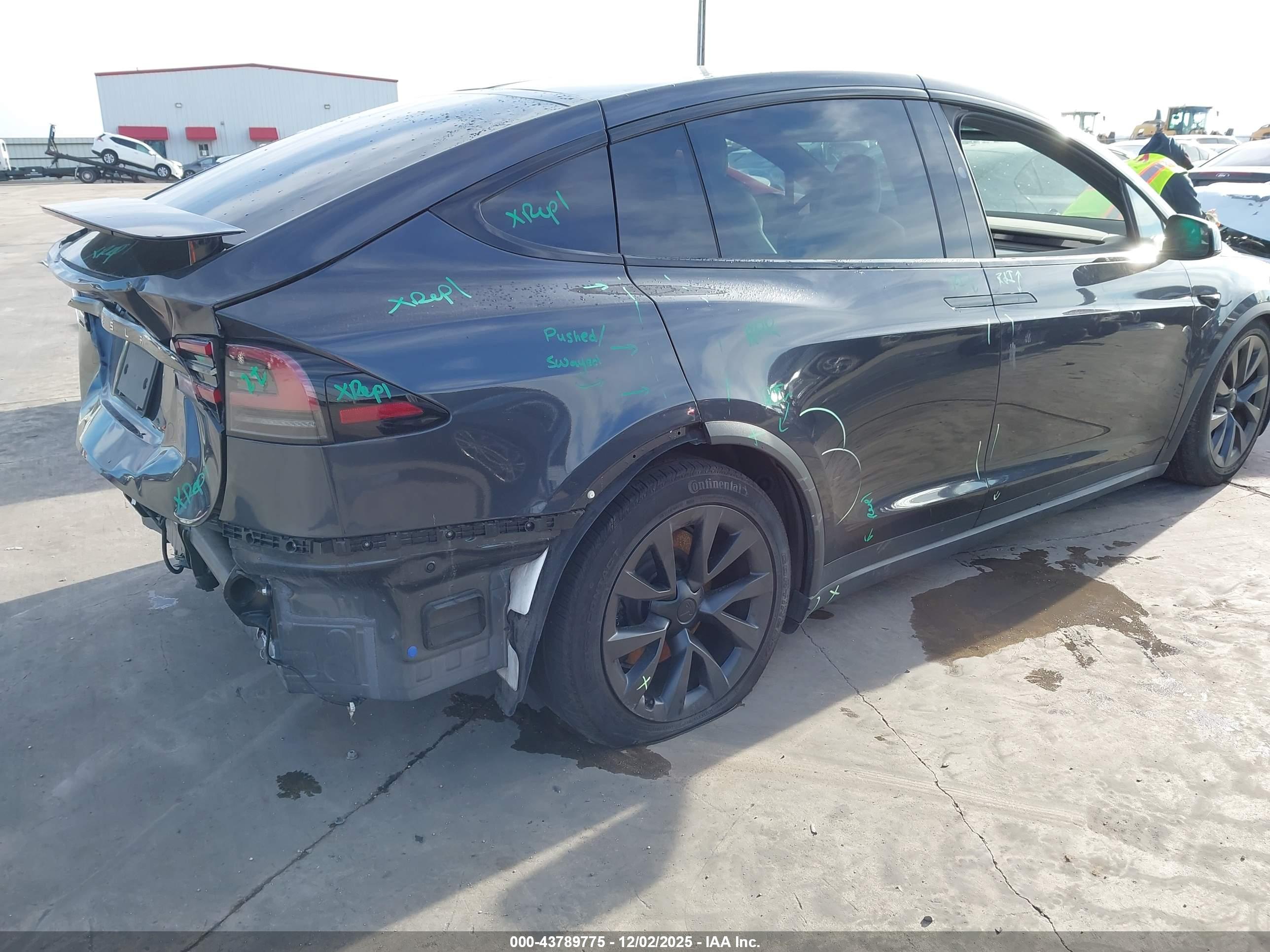 TESLA MODEL image 4