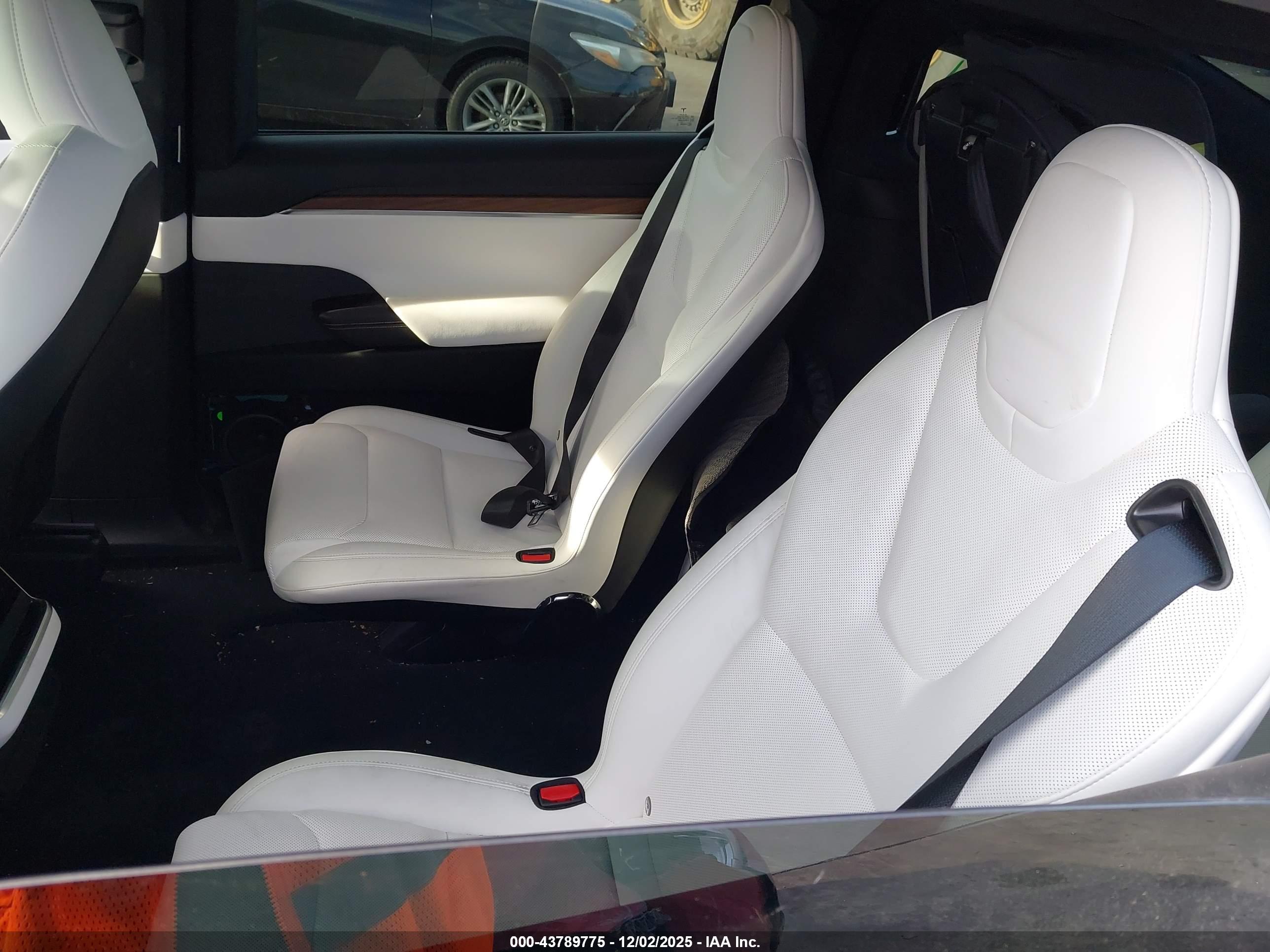 TESLA MODEL image 8