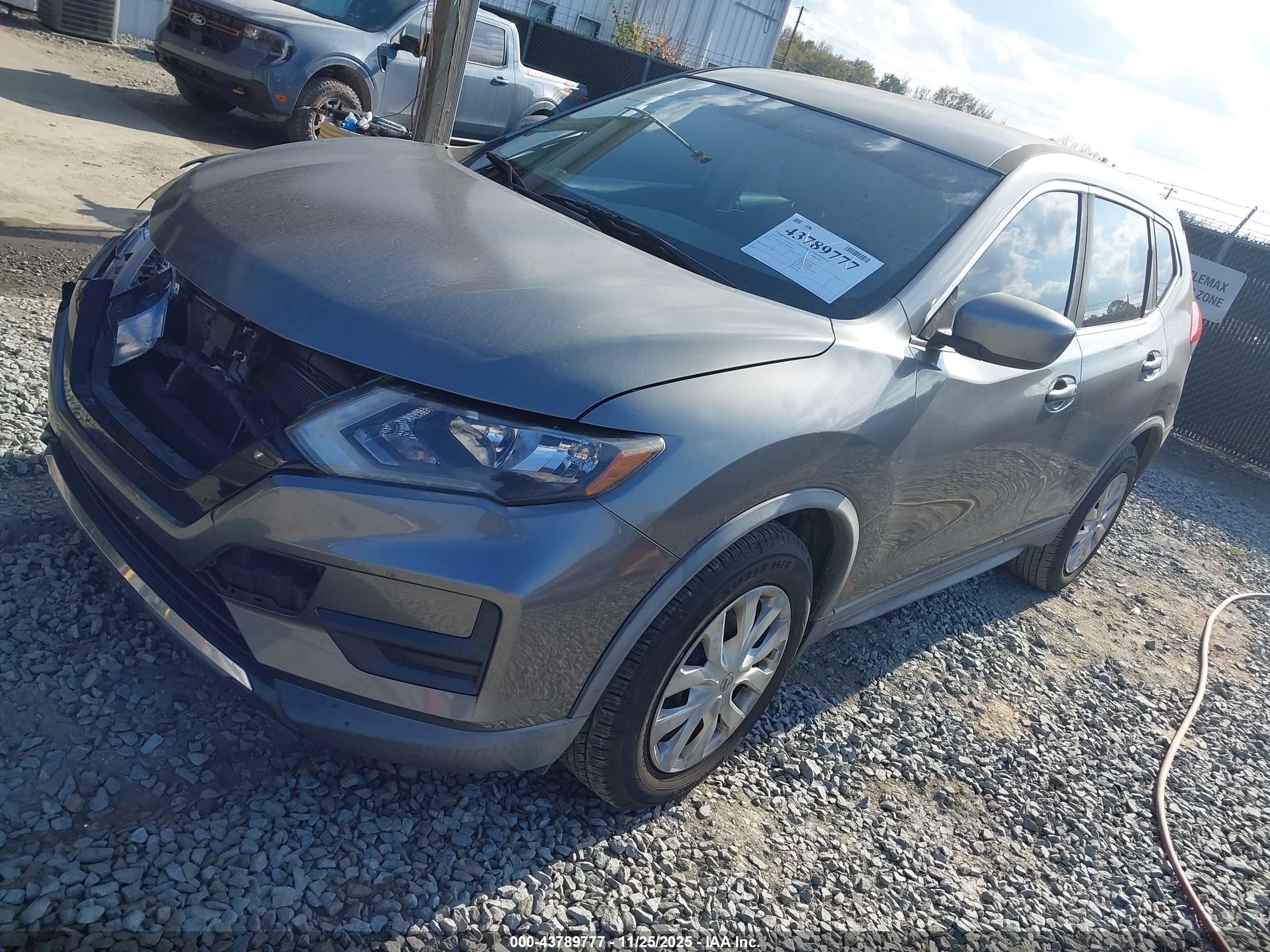 NISSAN ROGUE image 2